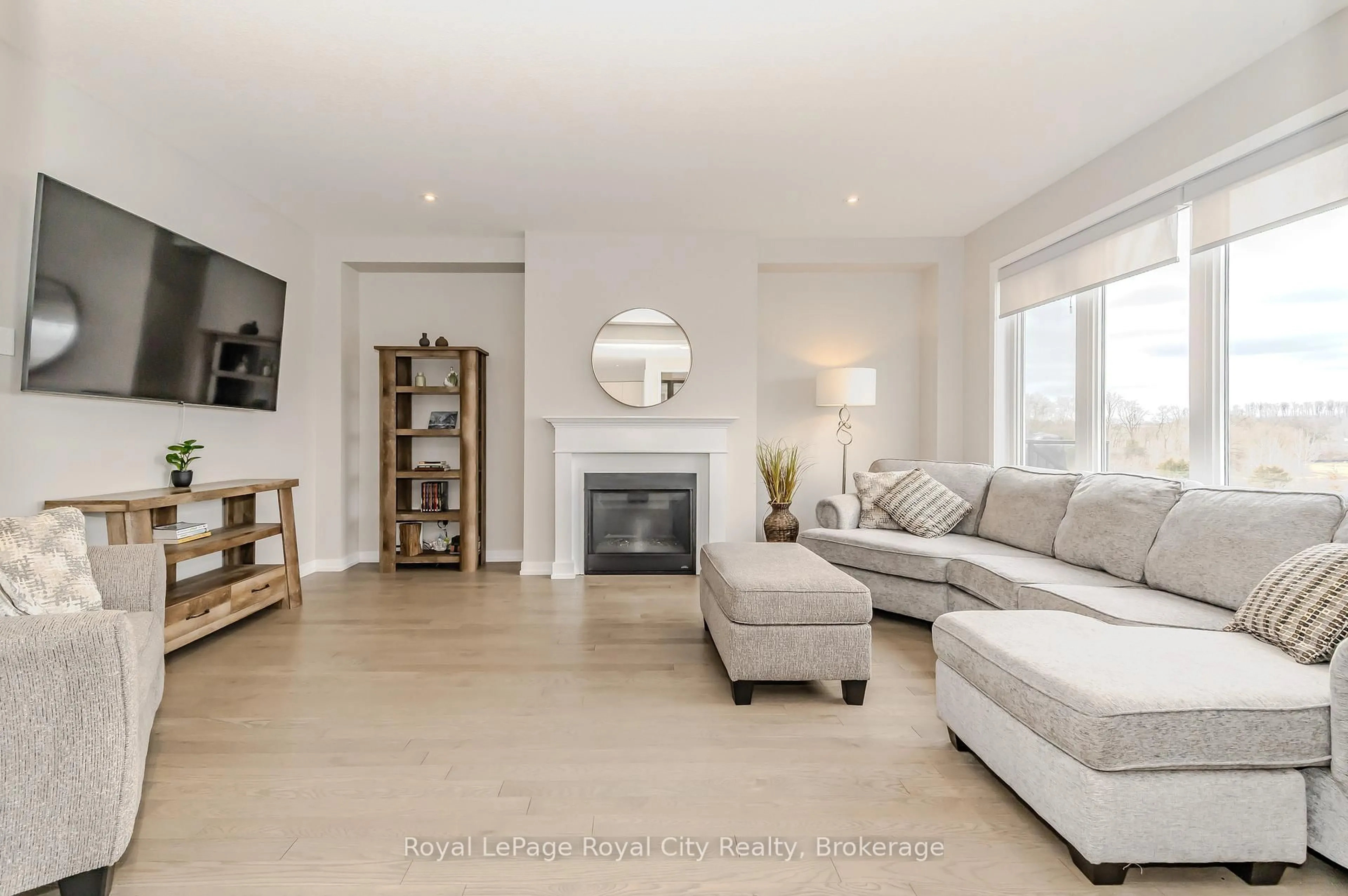 Living room with furniture, unknown for 262 Dolman St, Woolwich Ontario N0B 1M0