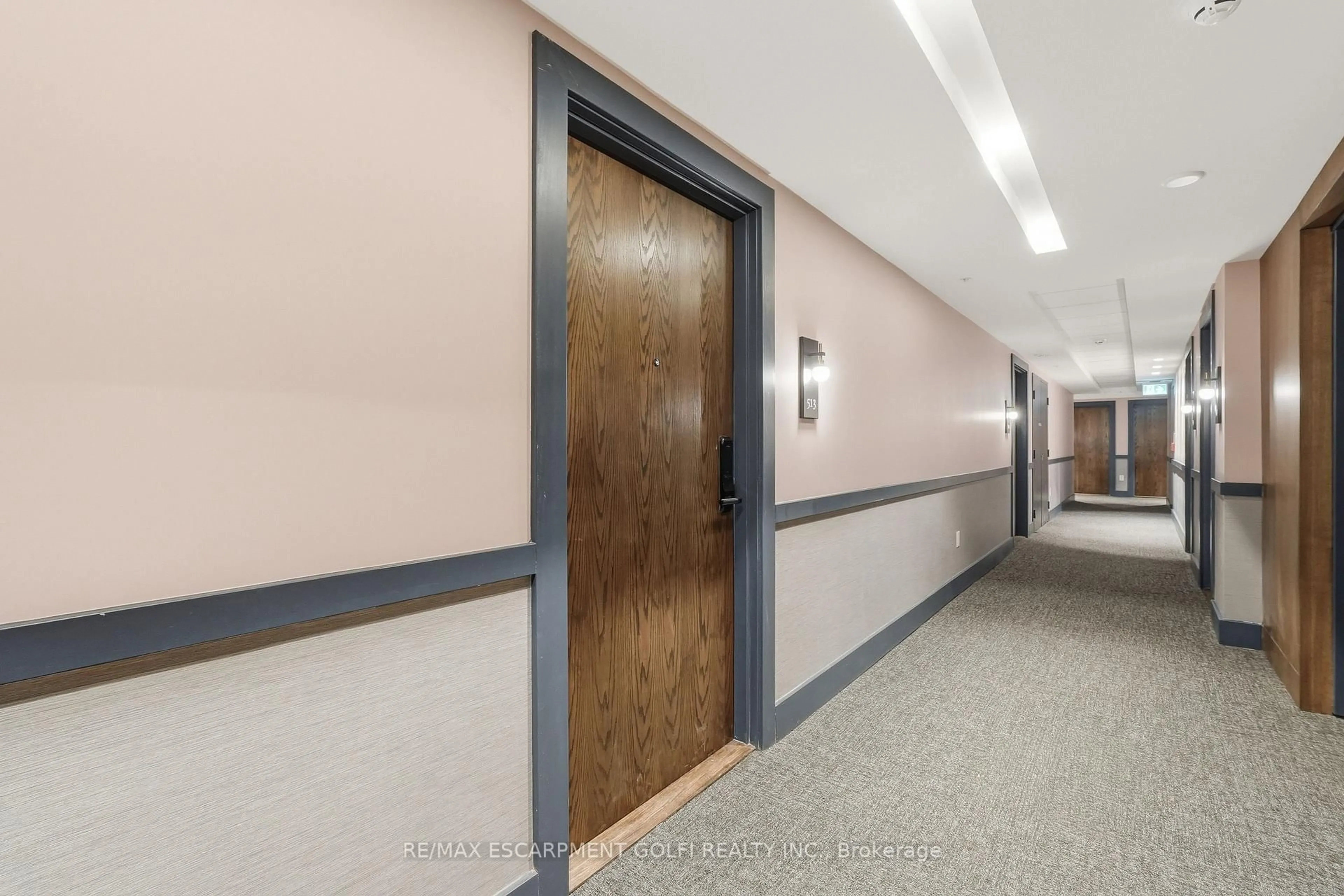 Indoor foyer for 2782 Barton St #513, Hamilton Ontario L8E 2J8
