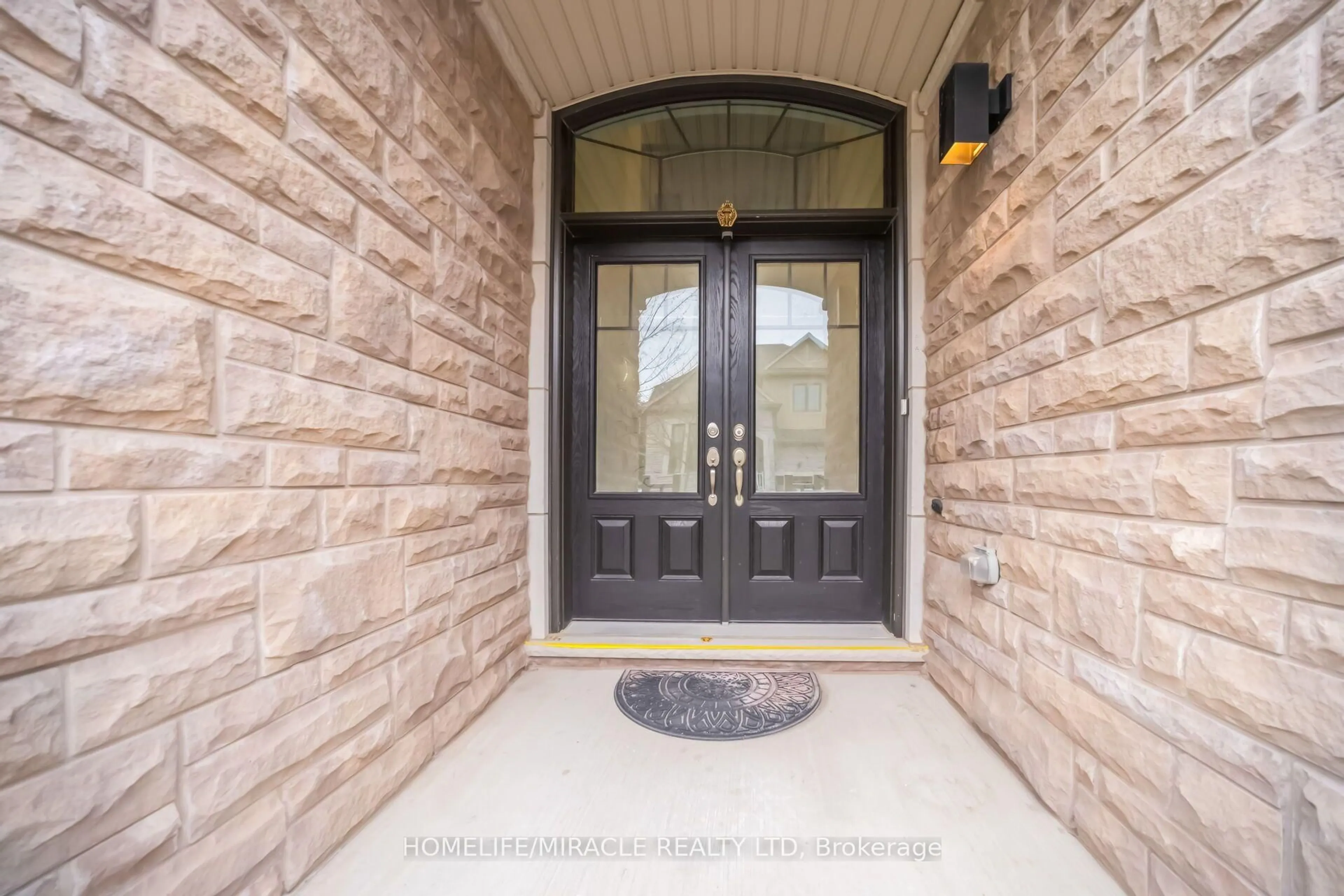 Indoor entryway for 30 Emeny Lane #11, Guelph Ontario N1L 0H3