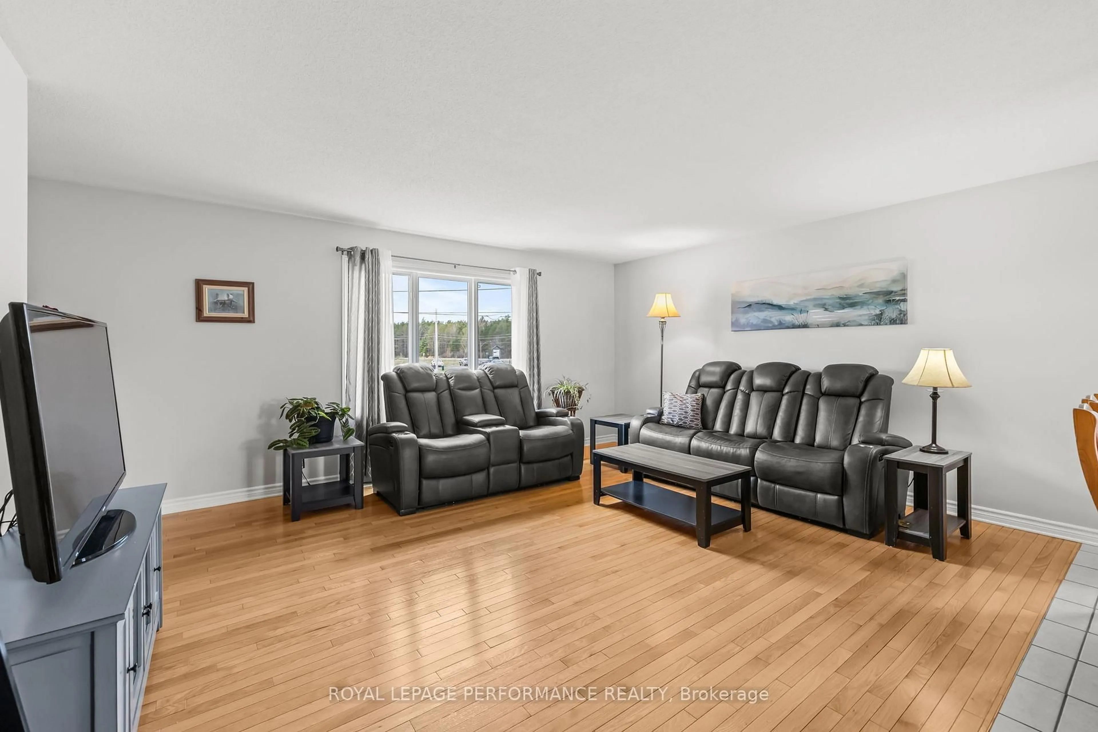 Living room with furniture, unknown for 6 Sarah St, Casselman Ontario K0A 1M0