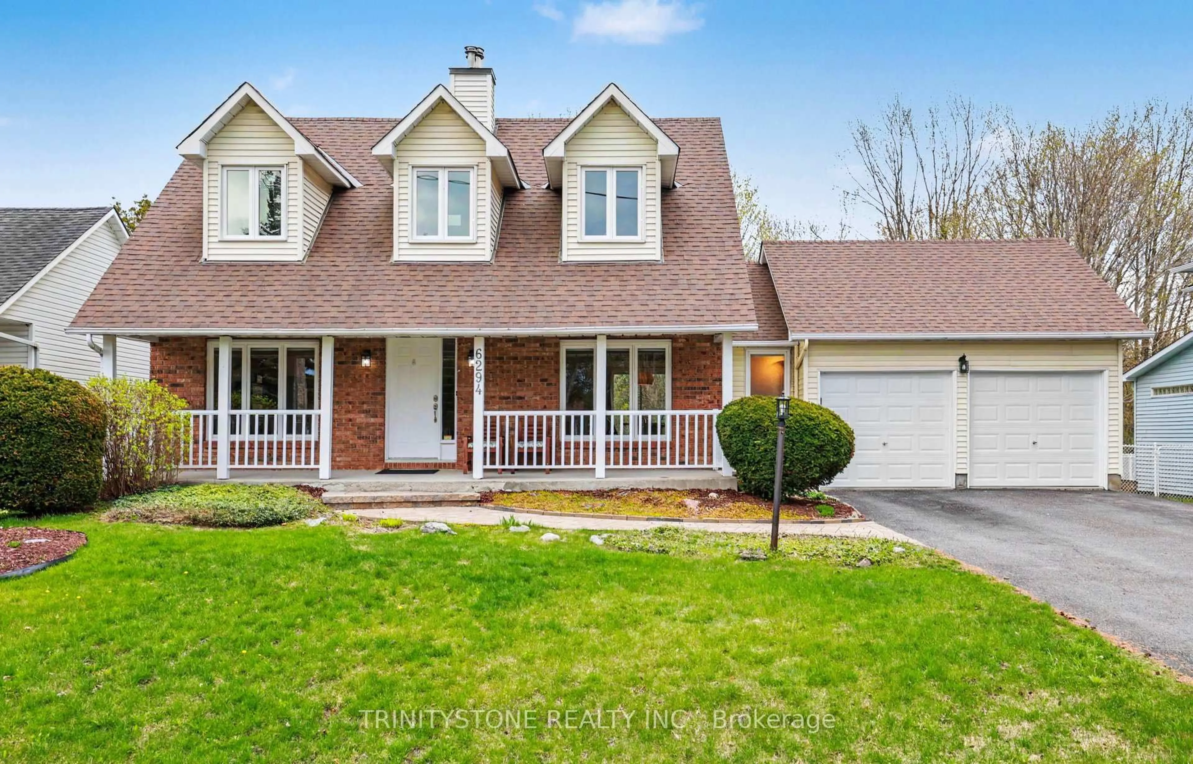 Home with vinyl exterior material, street for 6294 Fernbank Rd, Stittsville Ontario K2S 1X5