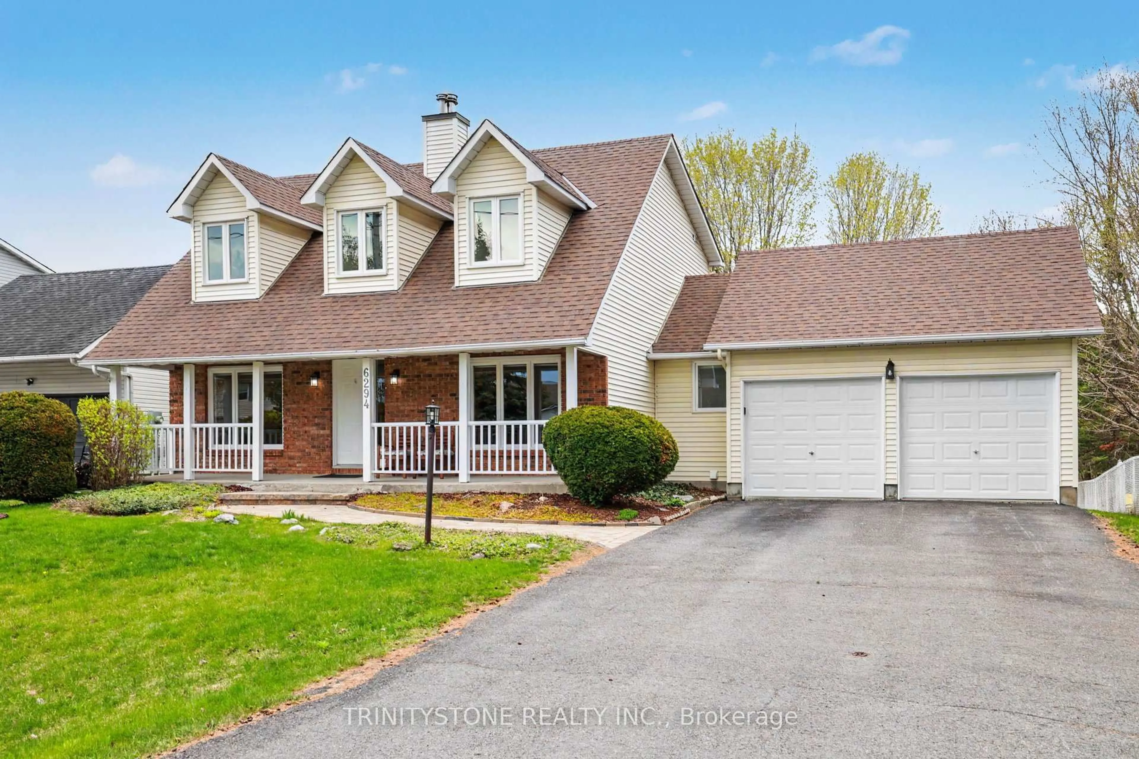Home with vinyl exterior material, street for 6294 Fernbank Rd, Stittsville Ontario K2S 1X5
