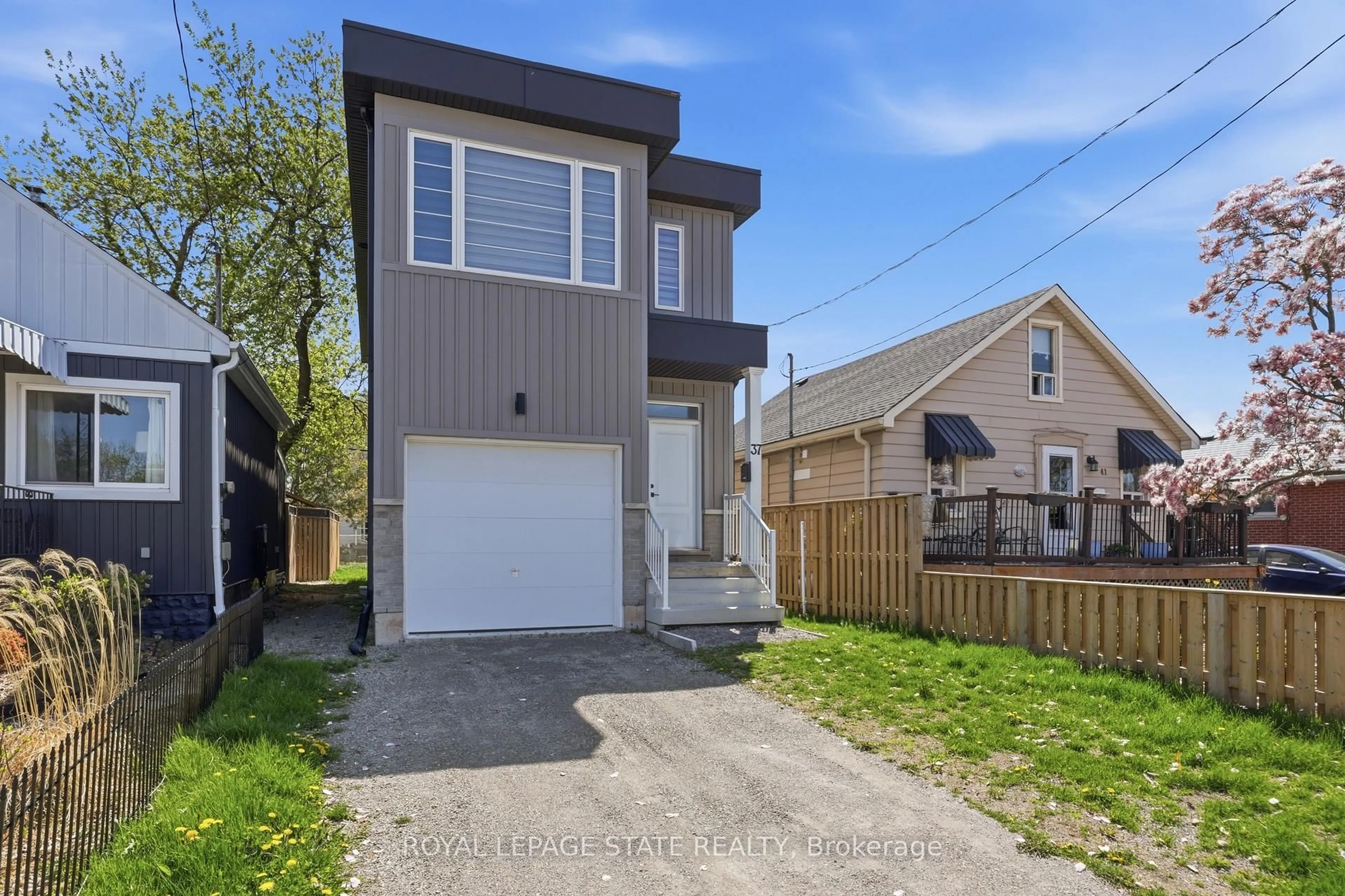 Unknown for 37 Delena Ave, Hamilton Ontario L9H 1B7