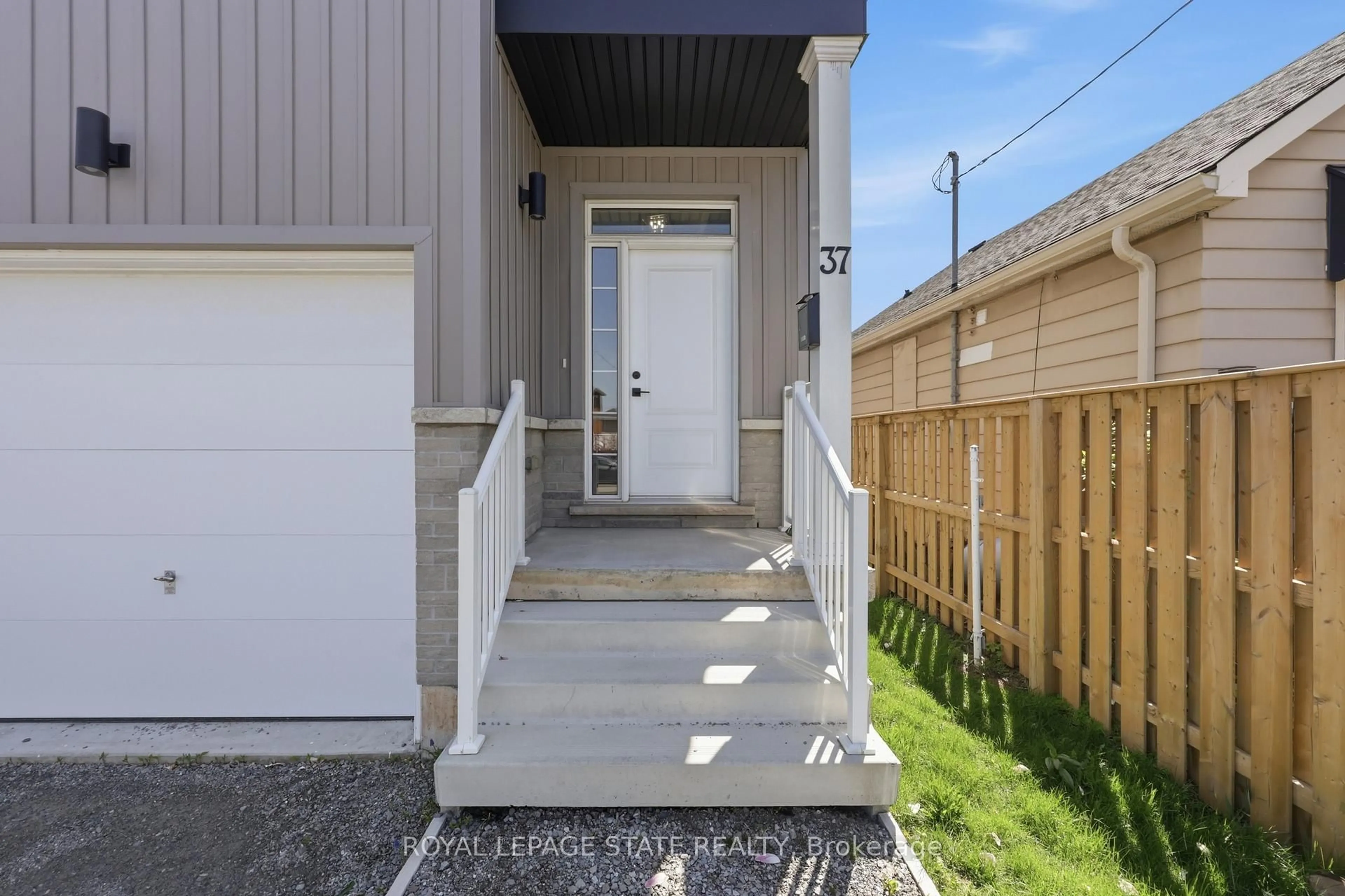 Unknown for 37 Delena Ave, Hamilton Ontario L9H 1B7