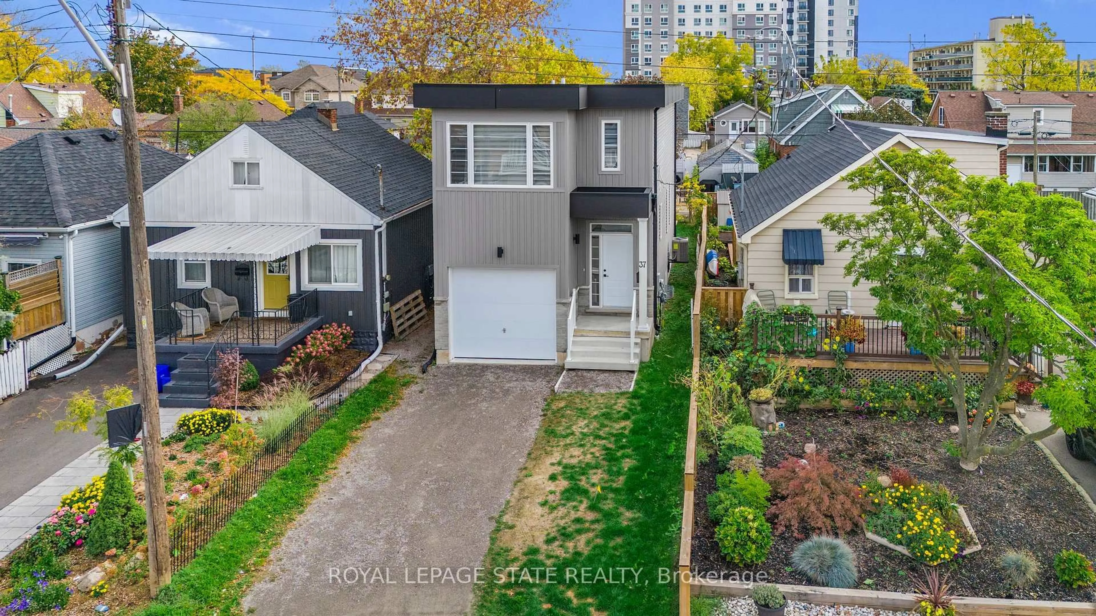 A pic from outside/outdoor area/front of a property/back of a property/a pic from drone, street for 37 Delena Ave, Hamilton Ontario L9H 1B7