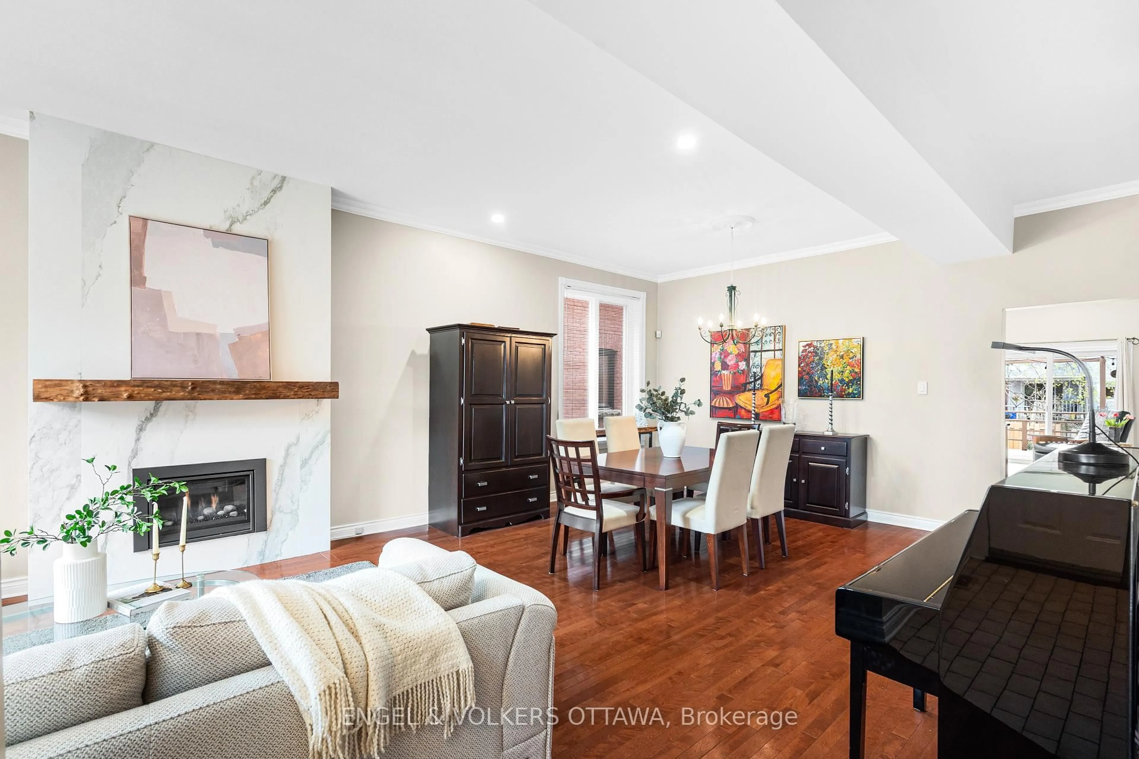 Living room with furniture, wood/laminate floor for 82 Second Ave, Ottawa Ontario K1S 2H5
