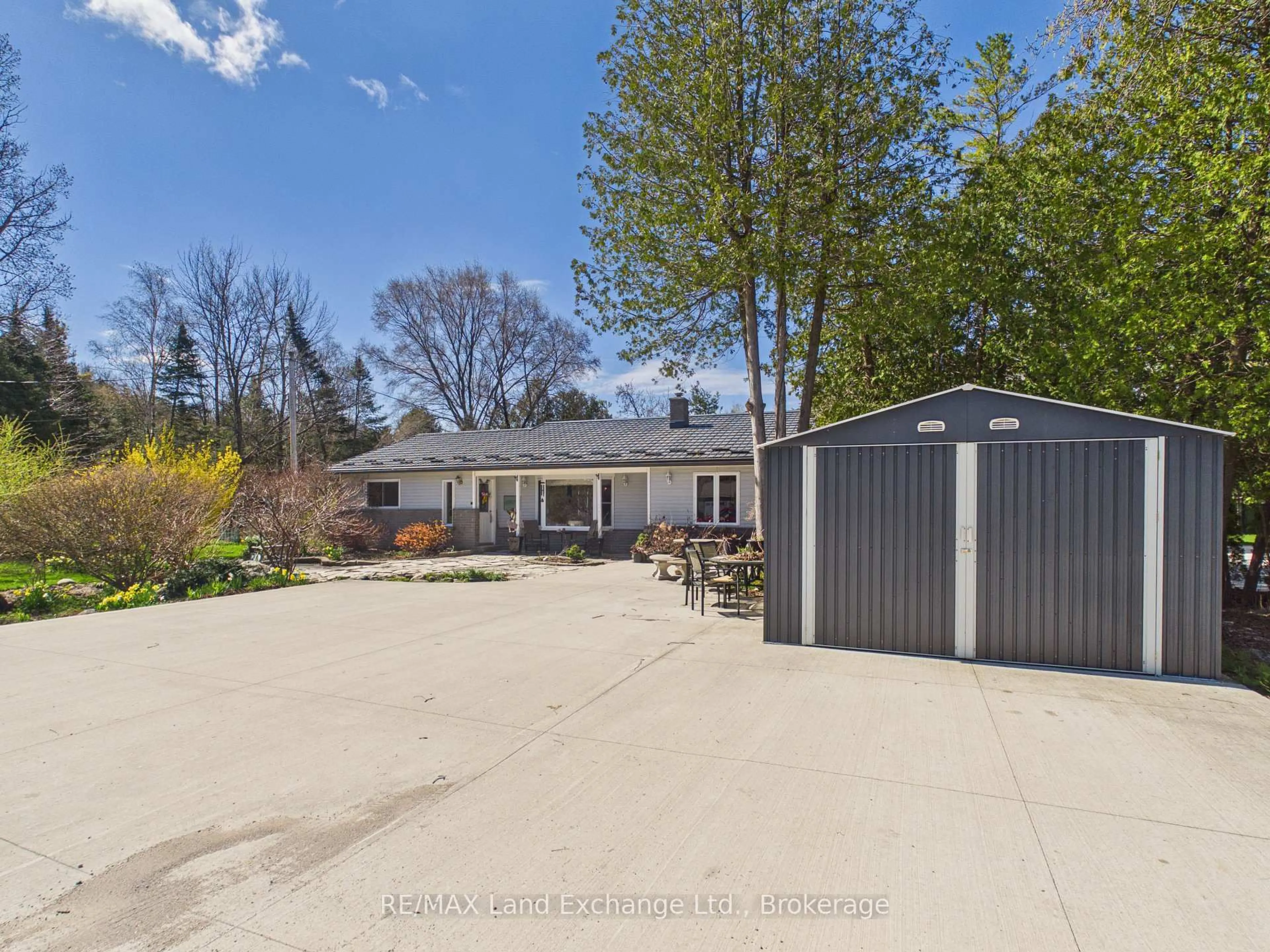A pic from outside/outdoor area/front of a property/back of a property/a pic from drone, street for 15 North Cedar Lane, Kincardine Ontario N0G 2T0
