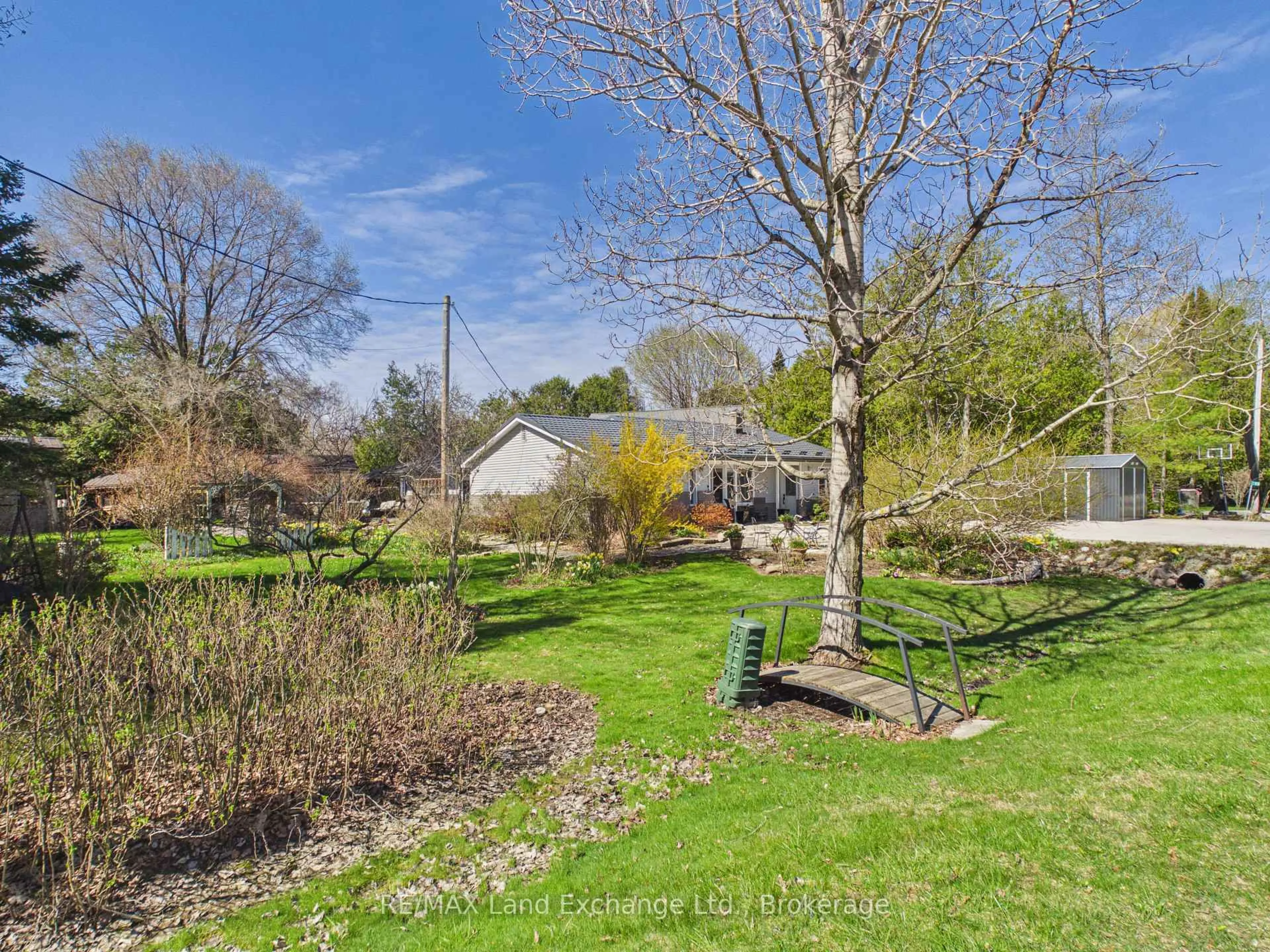 A pic from outside/outdoor area/front of a property/back of a property/a pic from drone, unknown for 15 North Cedar Lane, Kincardine Ontario N0G 2T0
