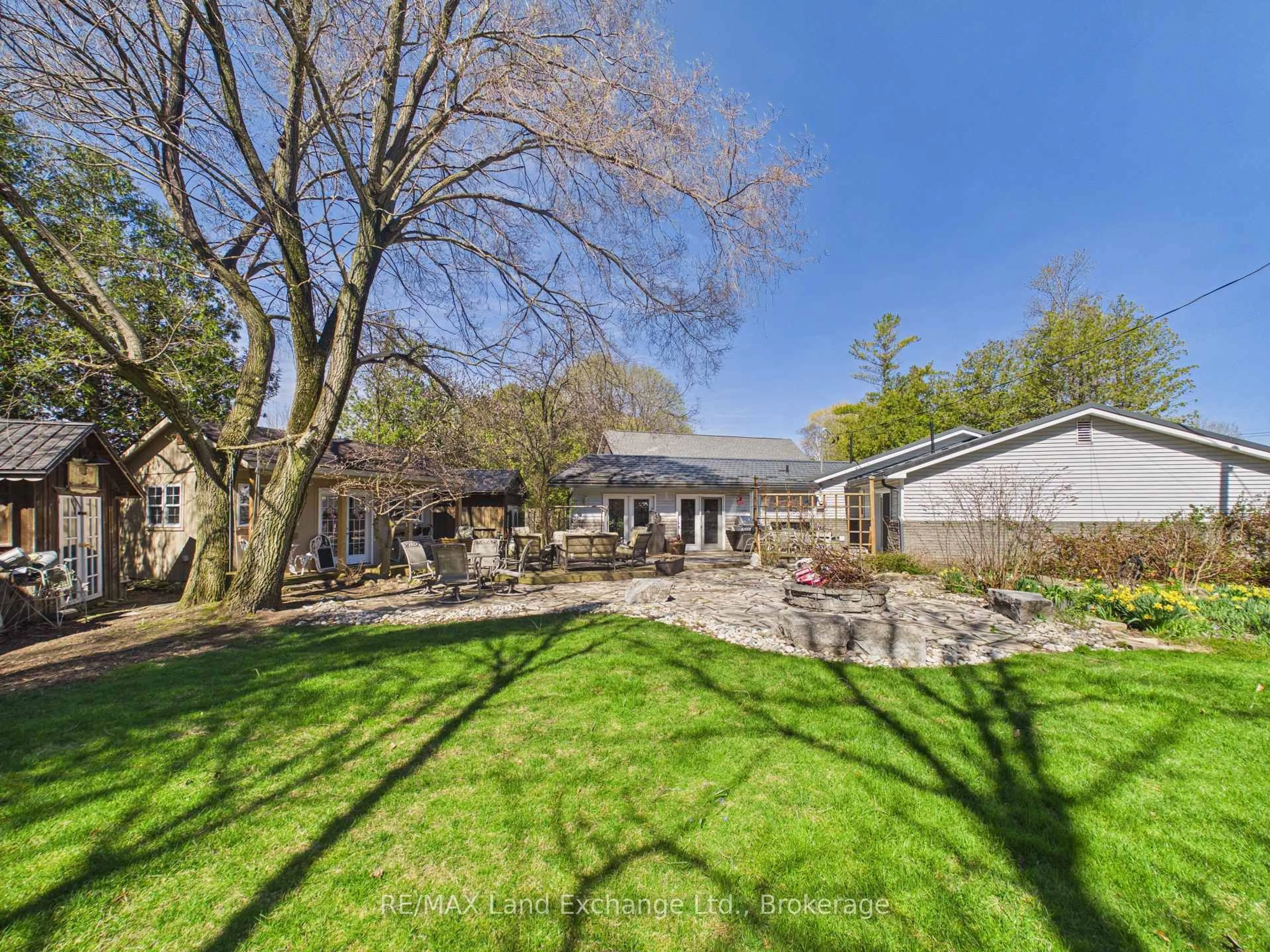 A pic from outside/outdoor area/front of a property/back of a property/a pic from drone, unknown for 15 North Cedar Lane, Kincardine Ontario N0G 2T0