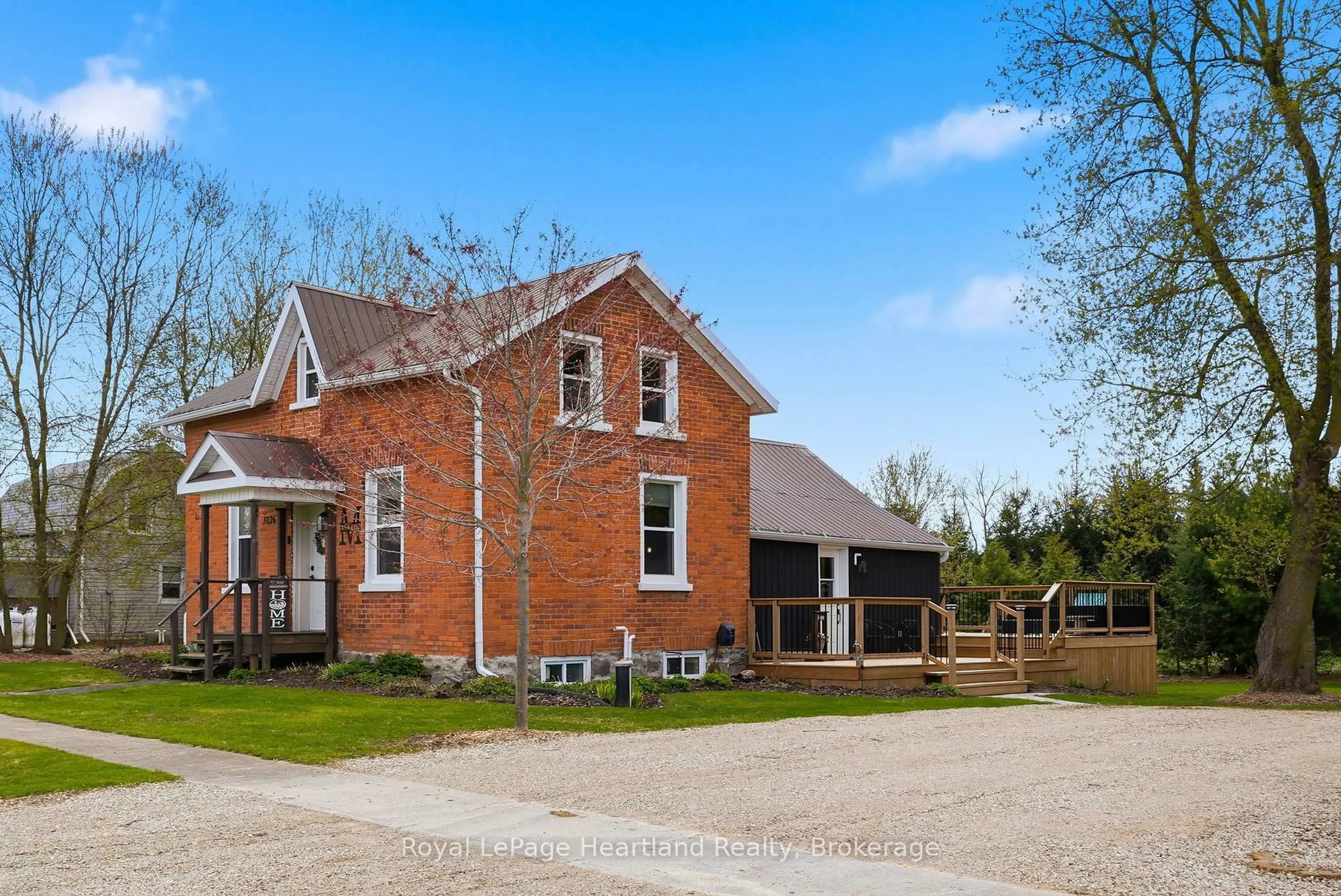 Home with brick exterior material, building for 3026 Station Rd, Howick Ontario N0G 1V0