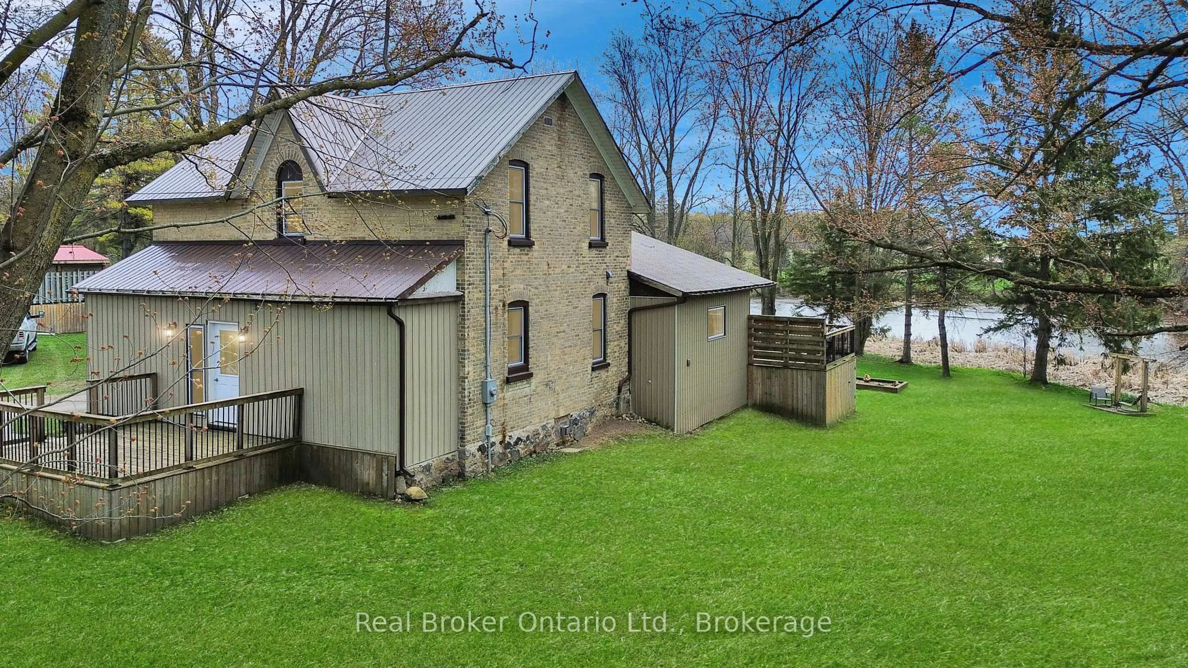 A pic from outside/outdoor area/front of a property/back of a property/a pic from drone, unknown for 485 Chepstow Rd, Brockton Ontario N0G 1K0