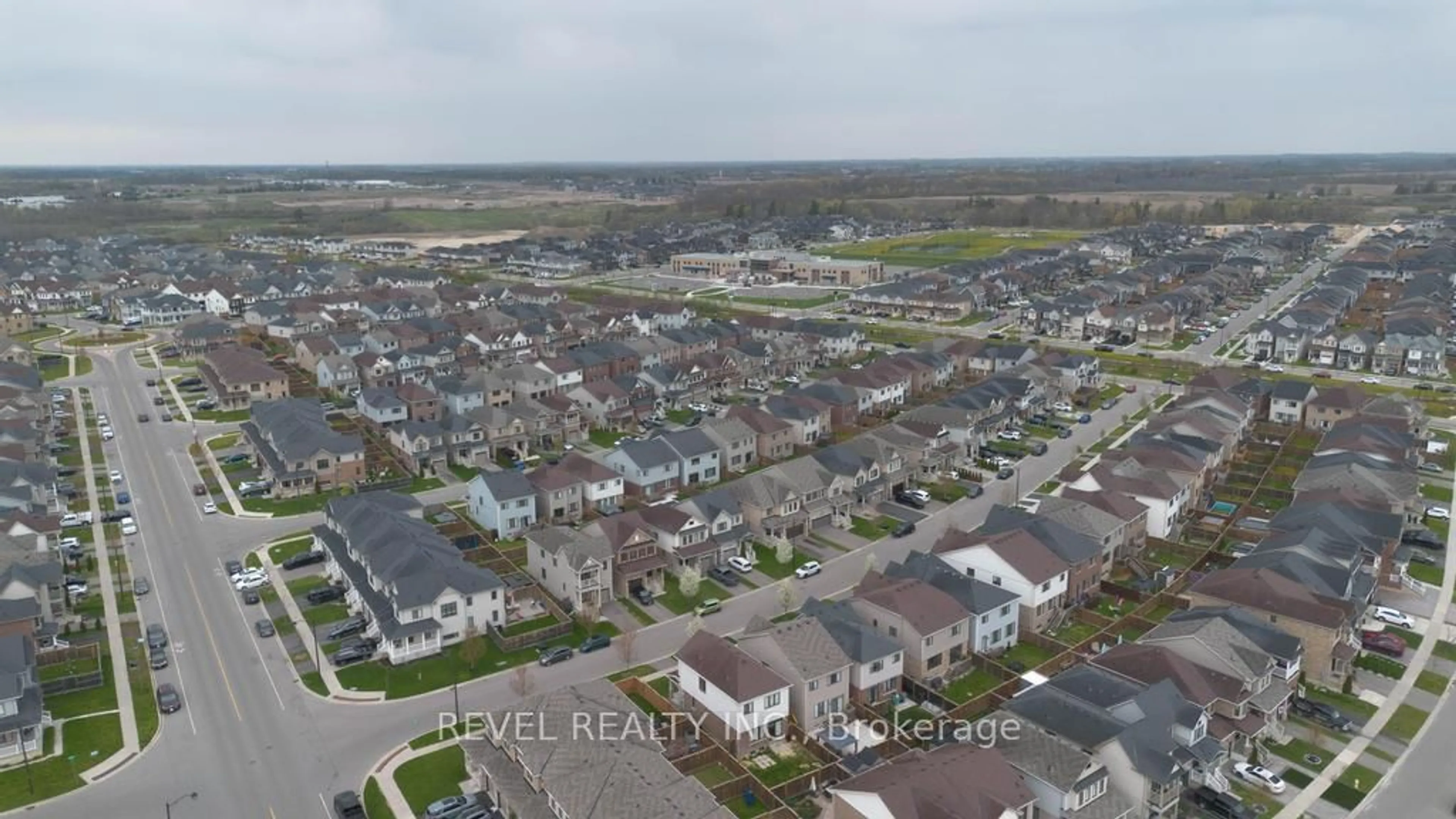 A pic from outside/outdoor area/front of a property/back of a property/a pic from drone, street for 35 Arnold Marshall Blvd, Haldimand Ontario N3W 0B3