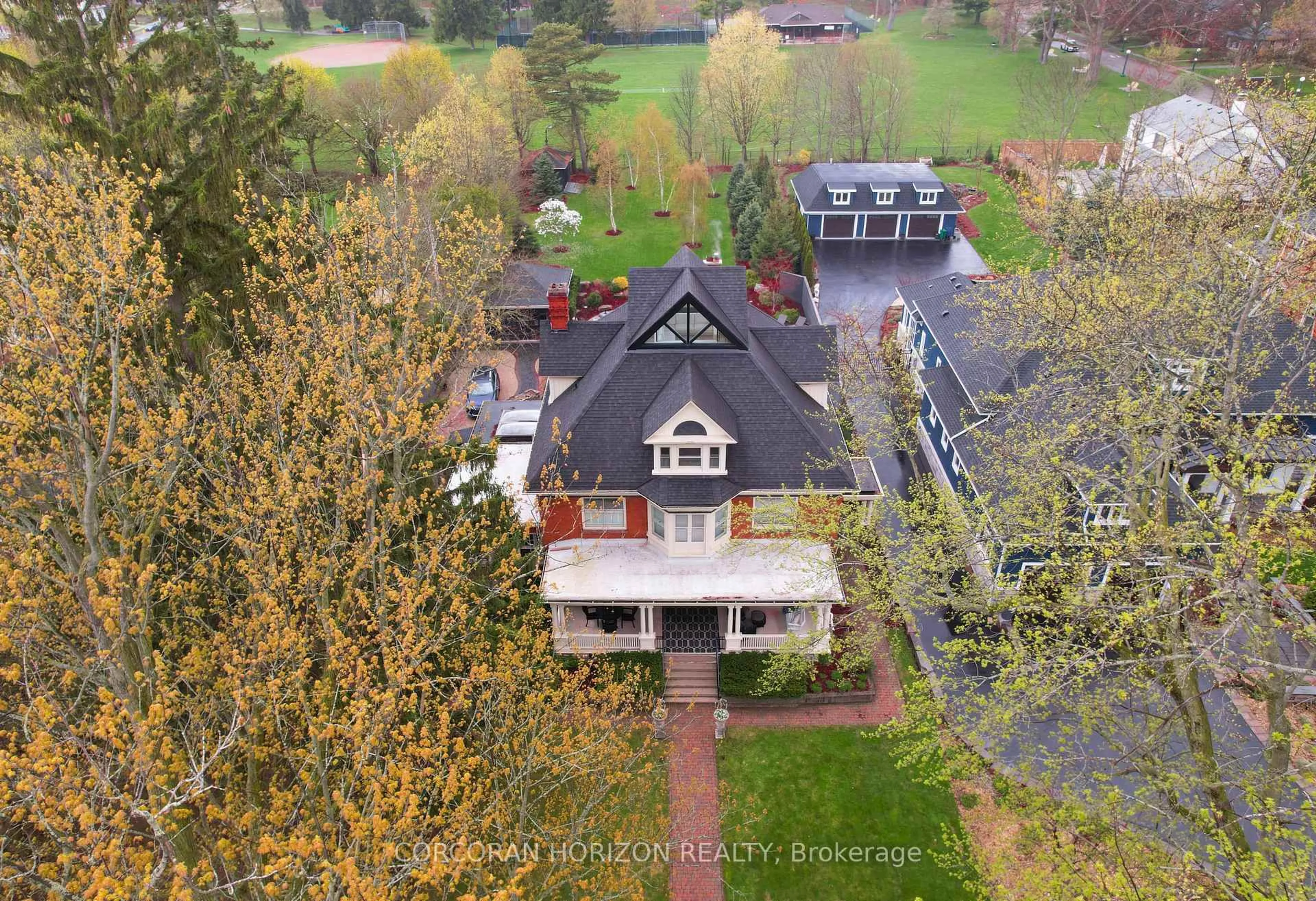 A pic from outside/outdoor area/front of a property/back of a property/a pic from drone, unknown for 18 Brant Rd, Cambridge Ontario N1S 2W1