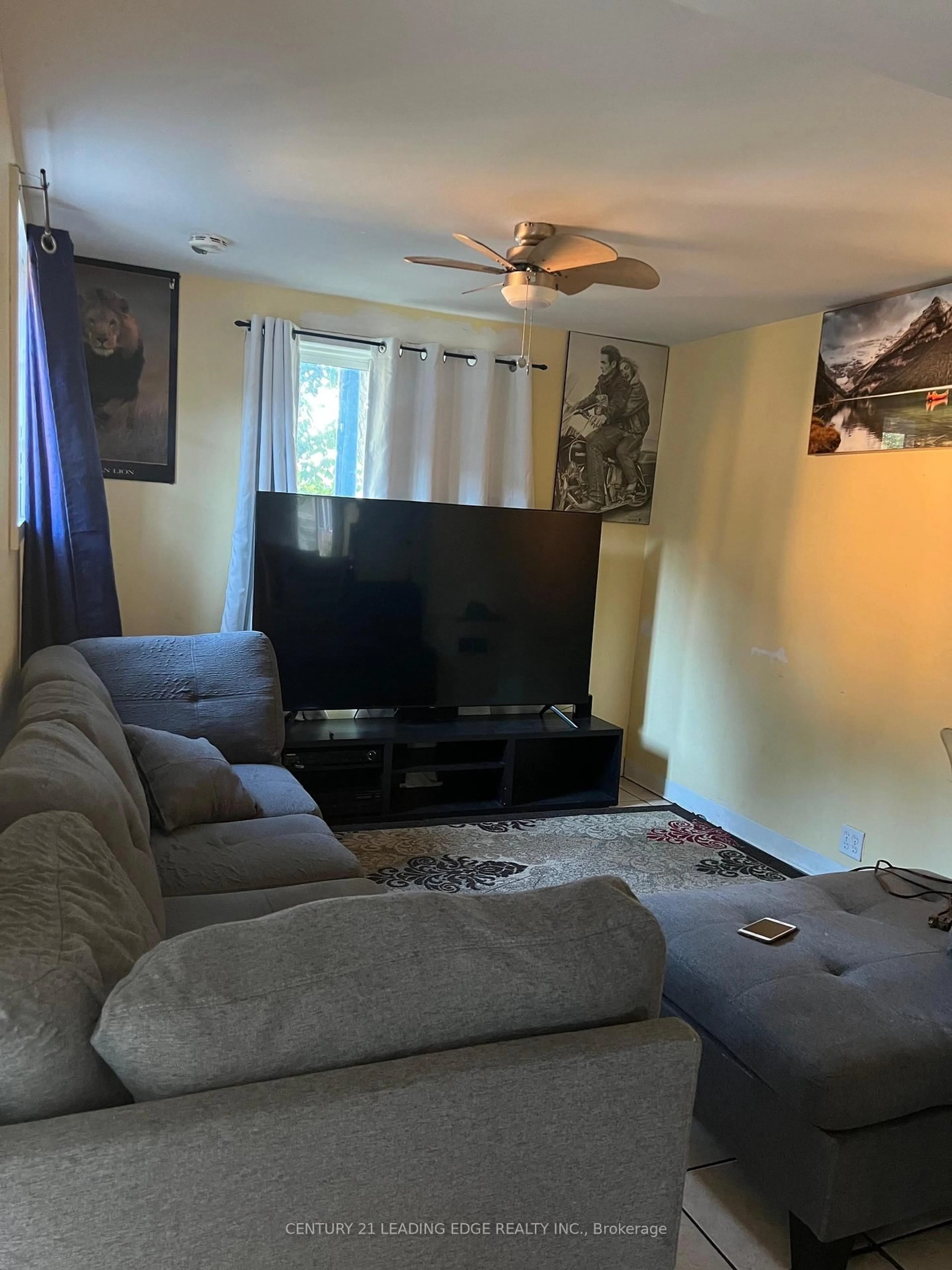 Living room with furniture, unknown for 10 LAILEY St, St. Catharines Ontario L2M 5G8