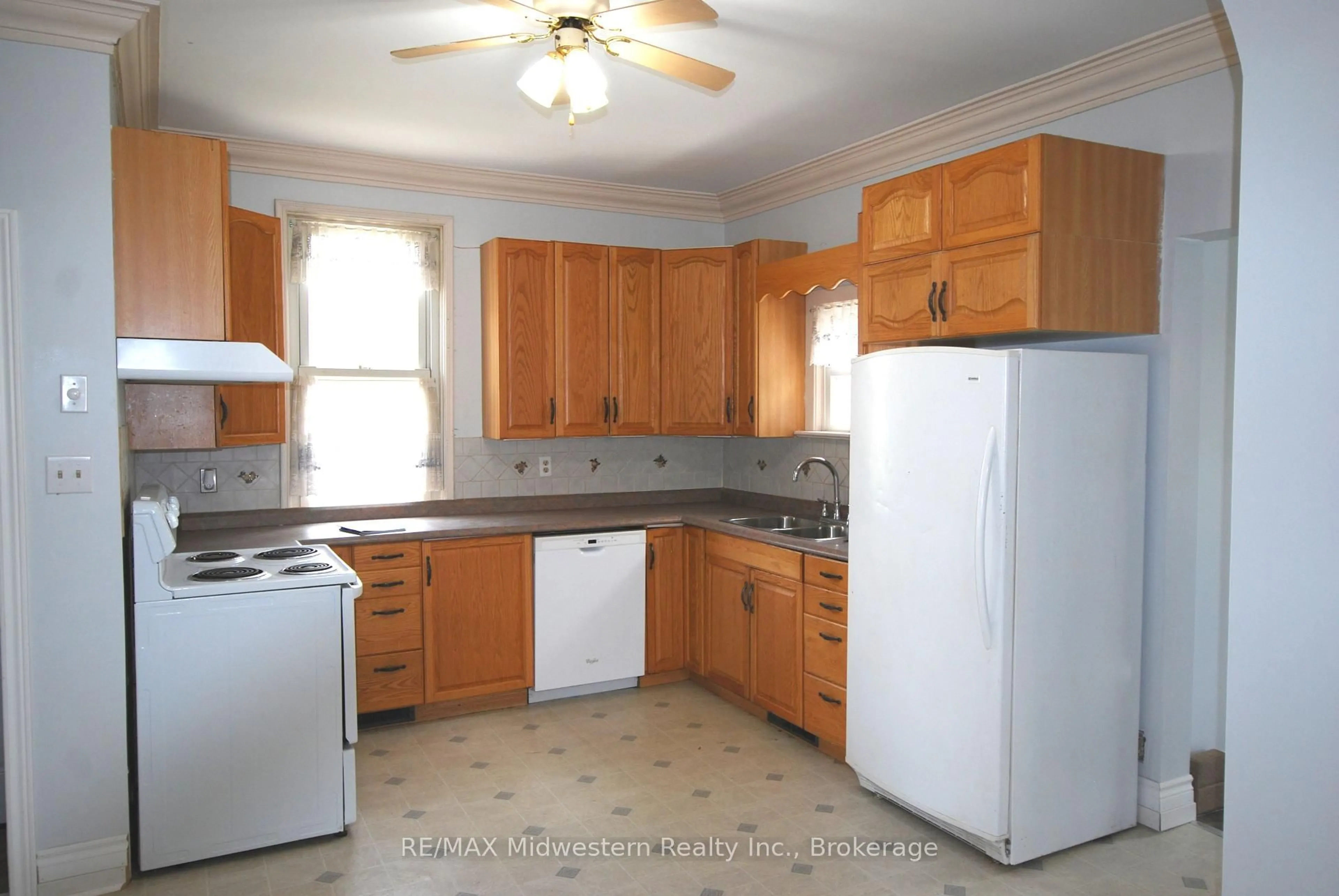 Standard kitchen, ceramic/tile floor for 200 Elora St, Minto Ontario N0G 1Z0