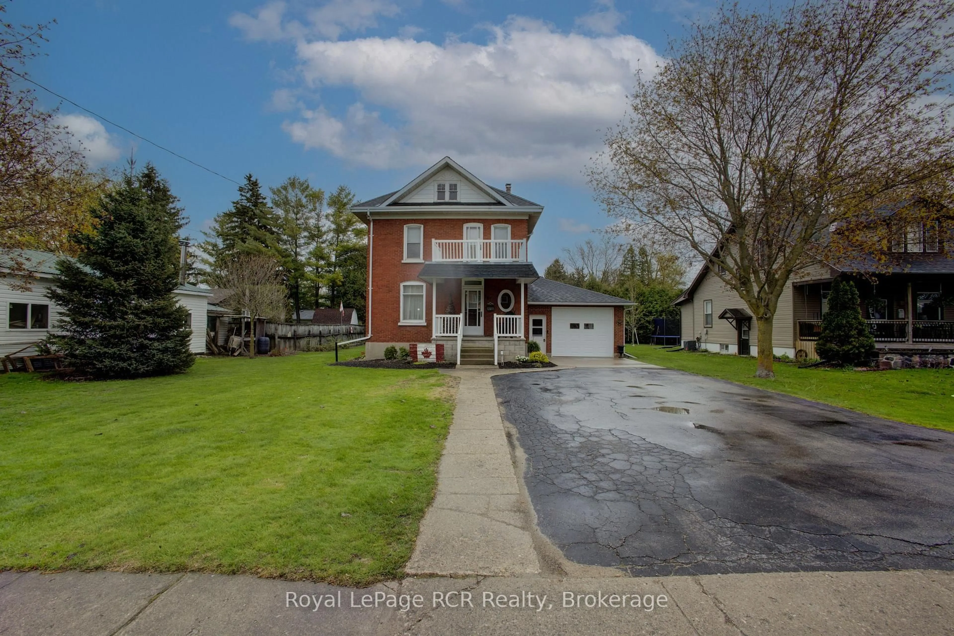 A pic from outside/outdoor area/front of a property/back of a property/a pic from drone, street for 187 King St, North Perth Ontario N0G 1B0