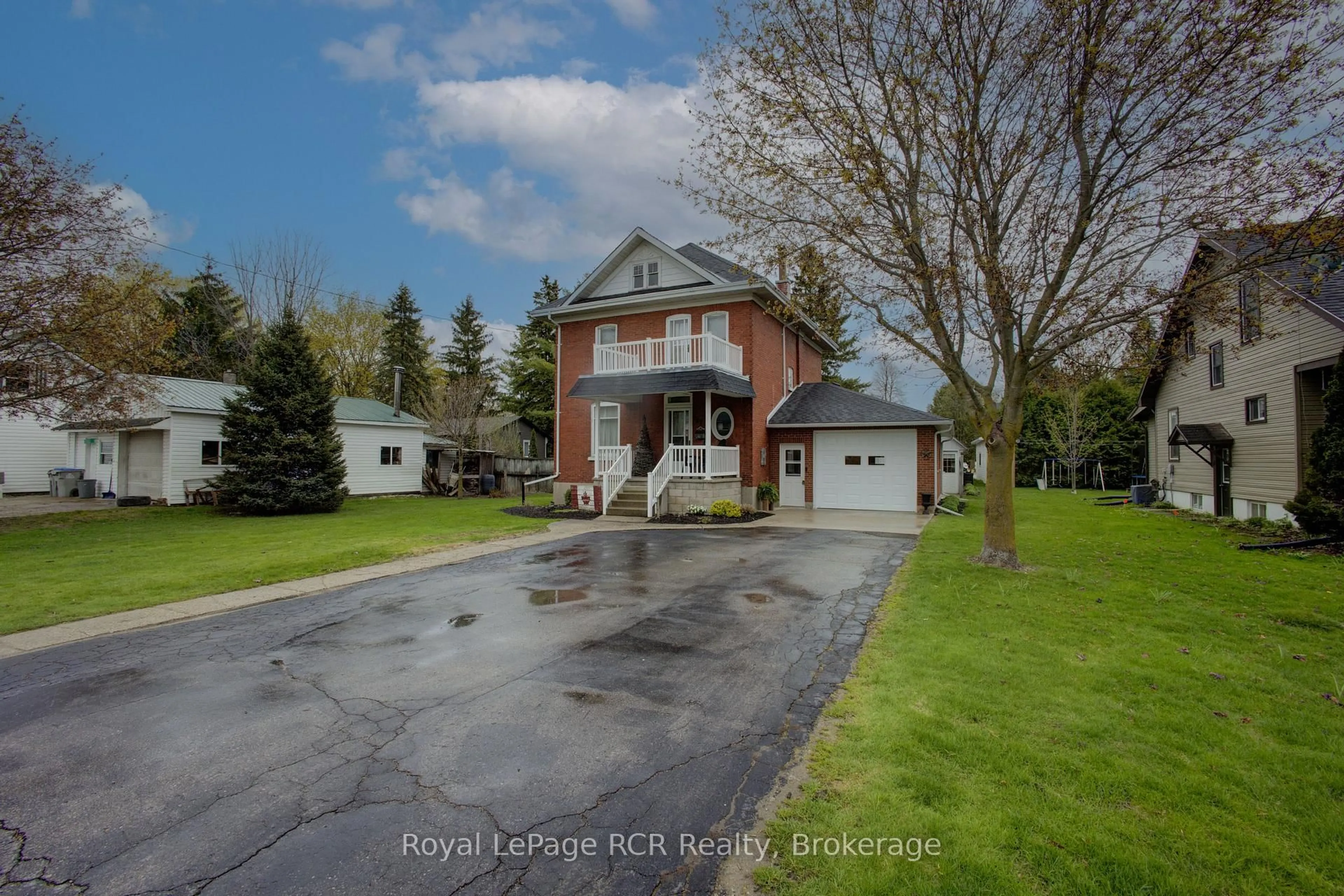 A pic from outside/outdoor area/front of a property/back of a property/a pic from drone, street for 187 King St, North Perth Ontario N0G 1B0