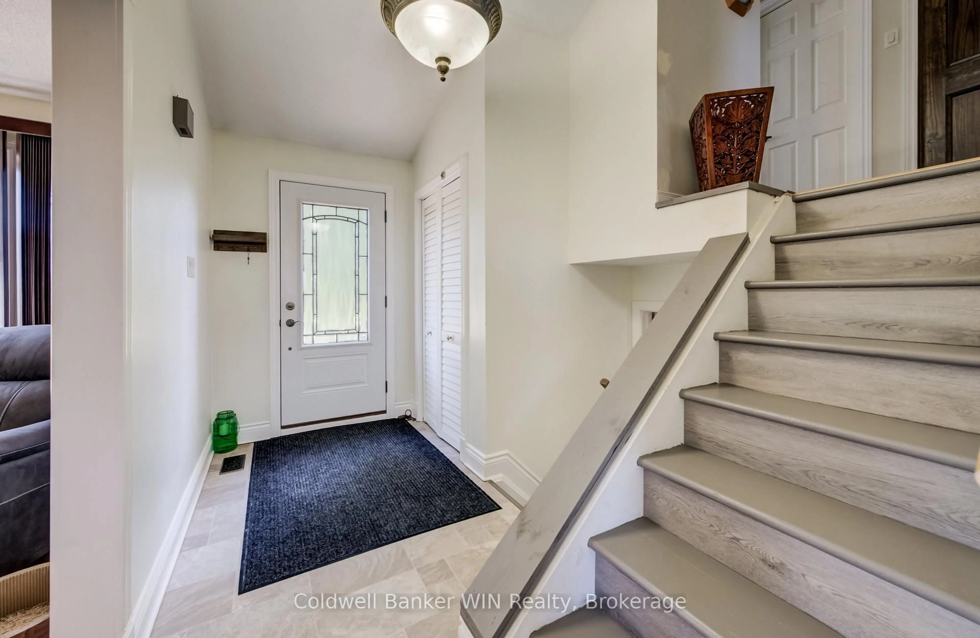 Indoor entryway for 111690 Grey Road 14, Southgate Ontario N0G 1N0