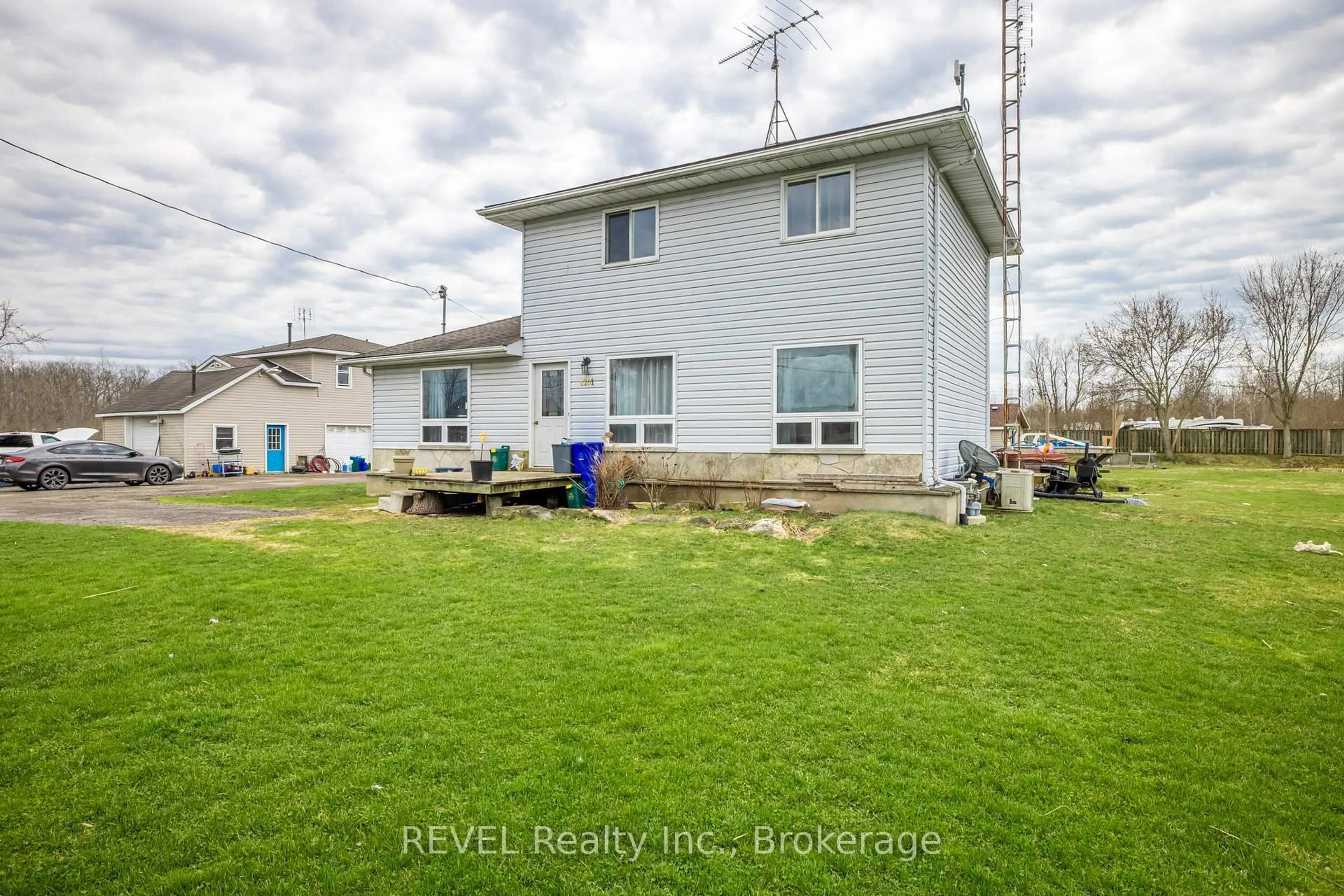 A pic from outside/outdoor area/front of a property/back of a property/a pic from drone, water/lake/river/ocean view for 4201 Fox Rd, Fort Erie Ontario L0S 1S0