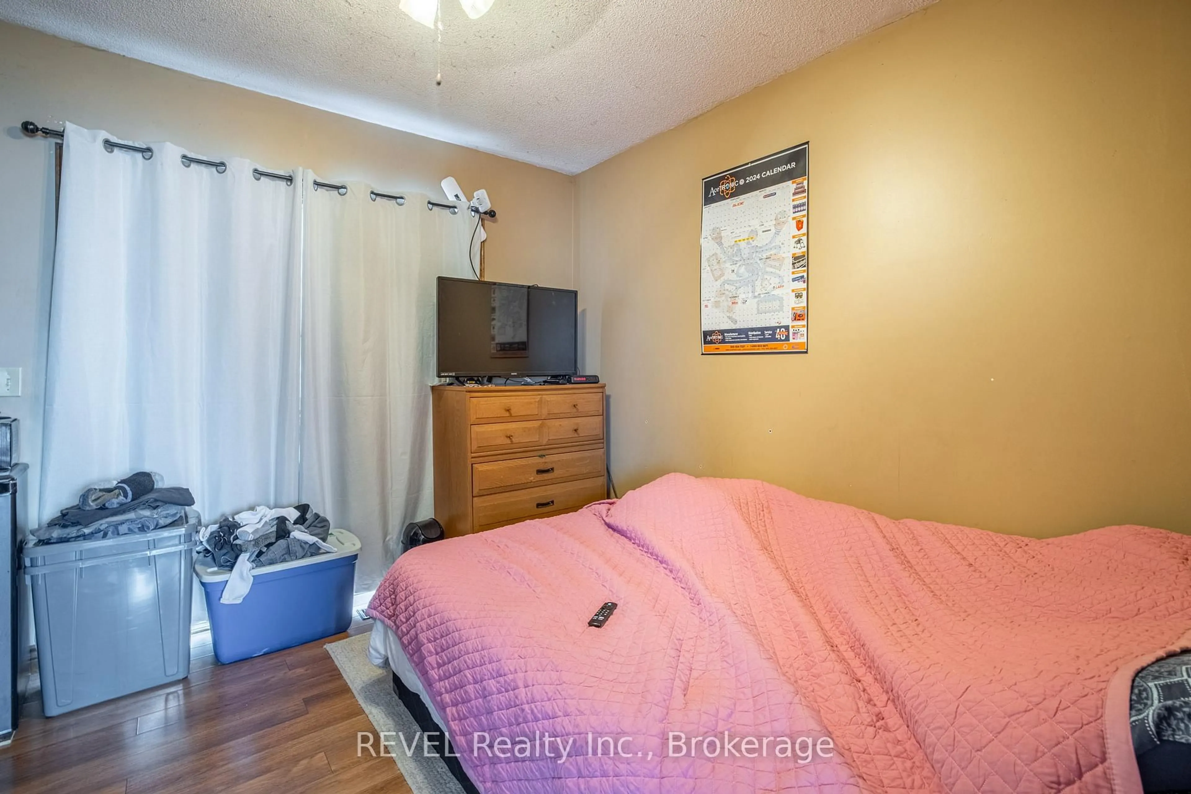A pic of a room for 4201 Fox Rd, Fort Erie Ontario L0S 1S0