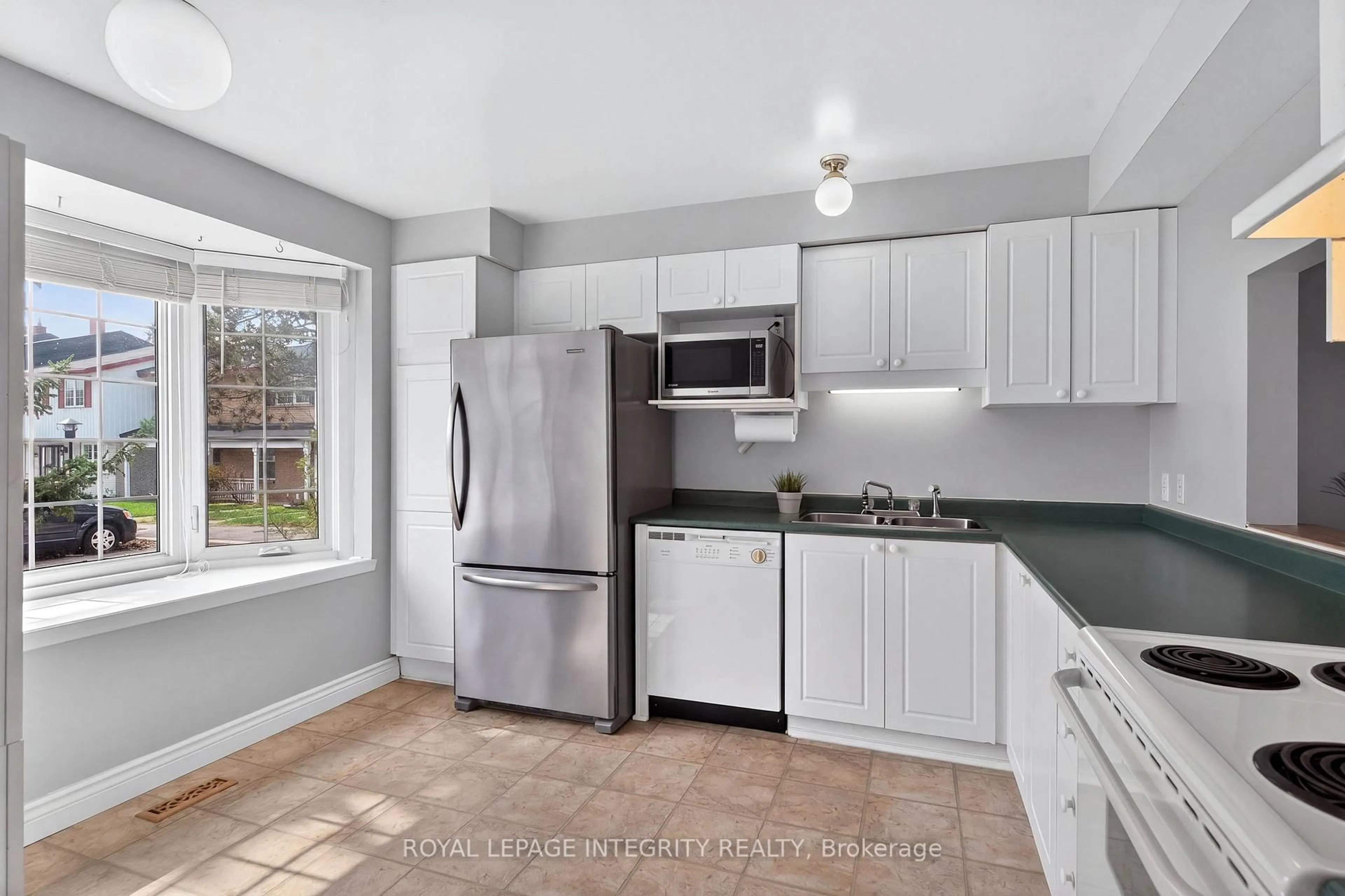 Standard kitchen, ceramic/tile floor for 183 Monterey Dr, Ottawa Ontario K2H 7A9