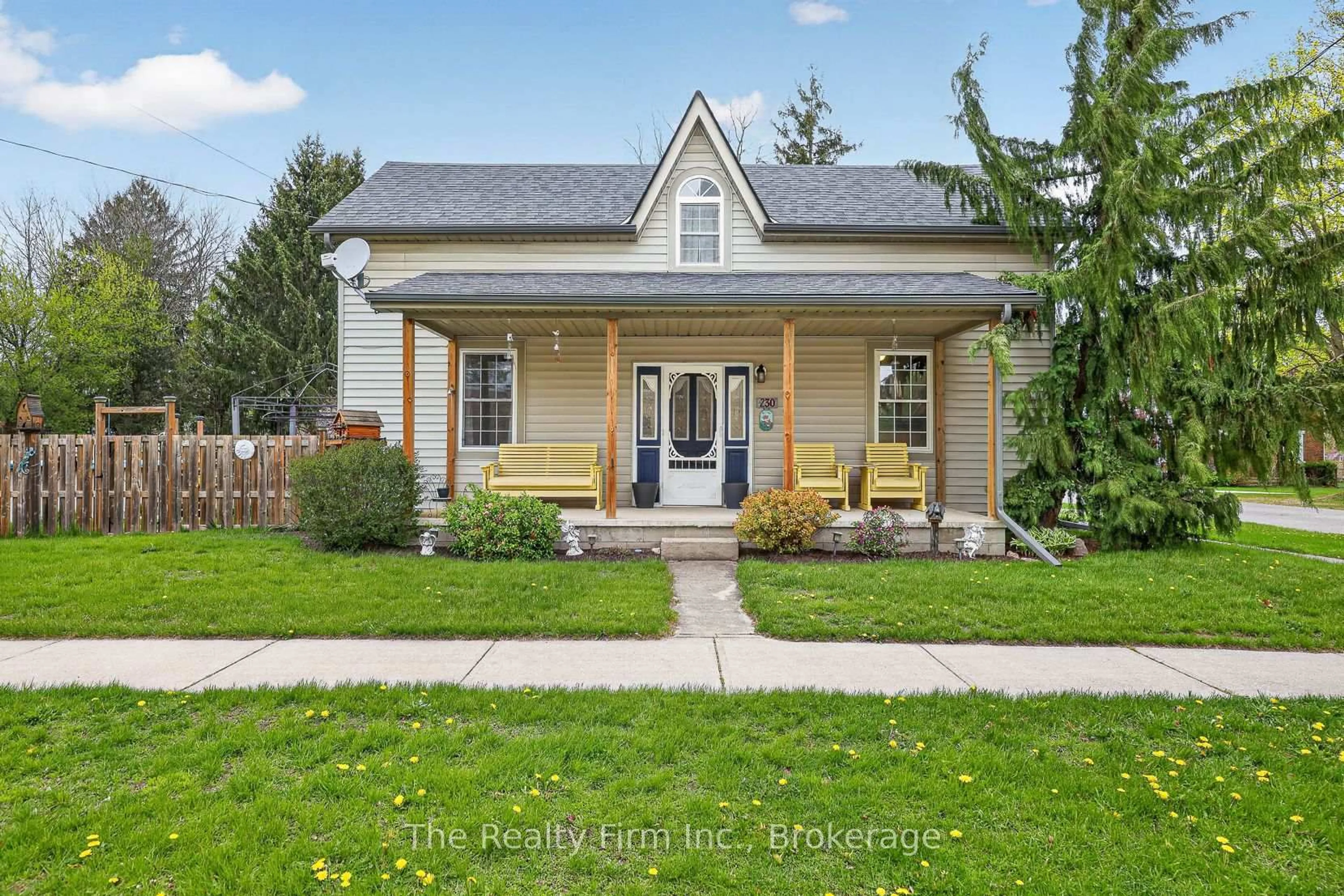Home with vinyl exterior material, street for 230 Main St, Norwich Ontario N0J 1R0