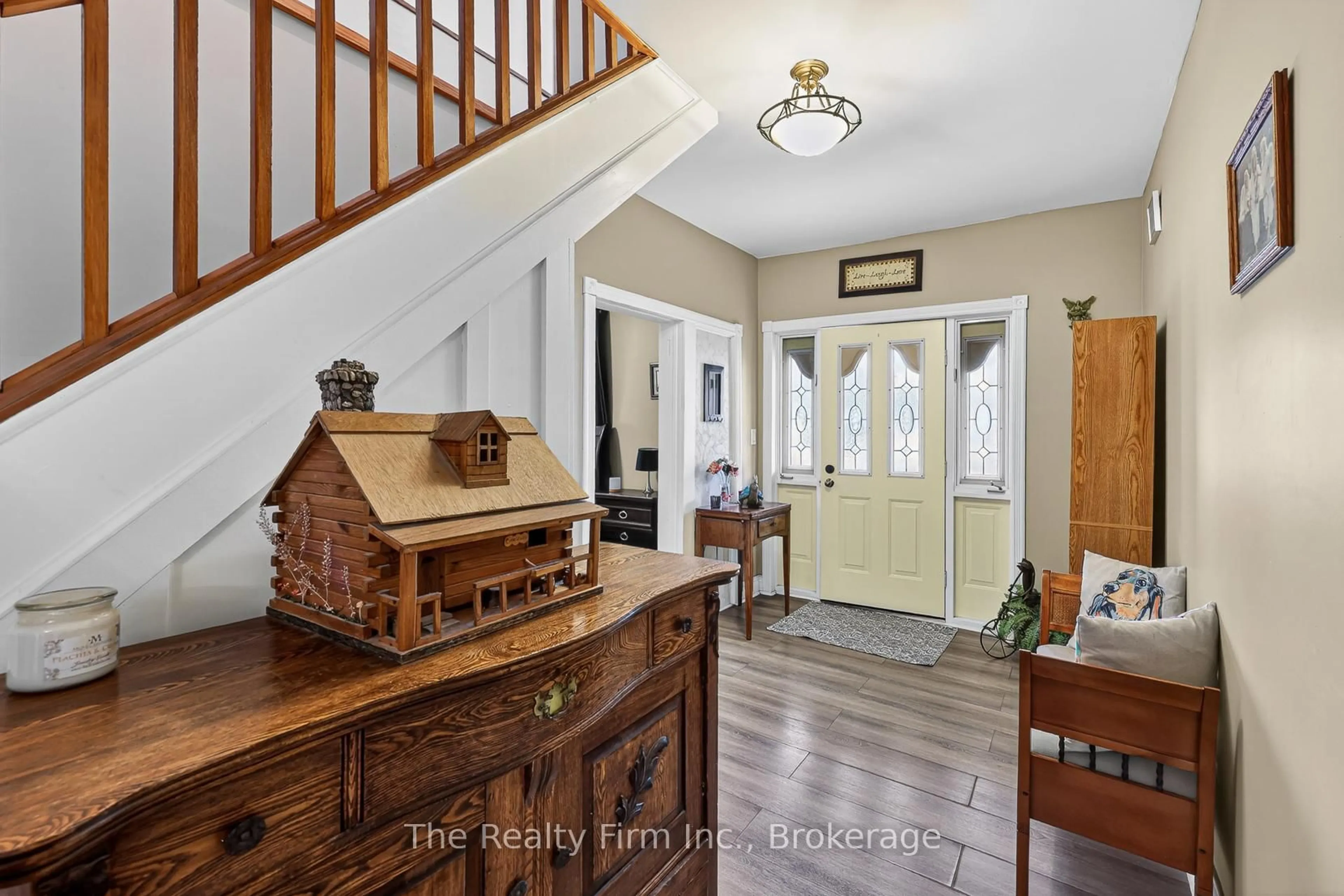 Indoor entryway for 230 Main St, Norwich Ontario N0J 1R0