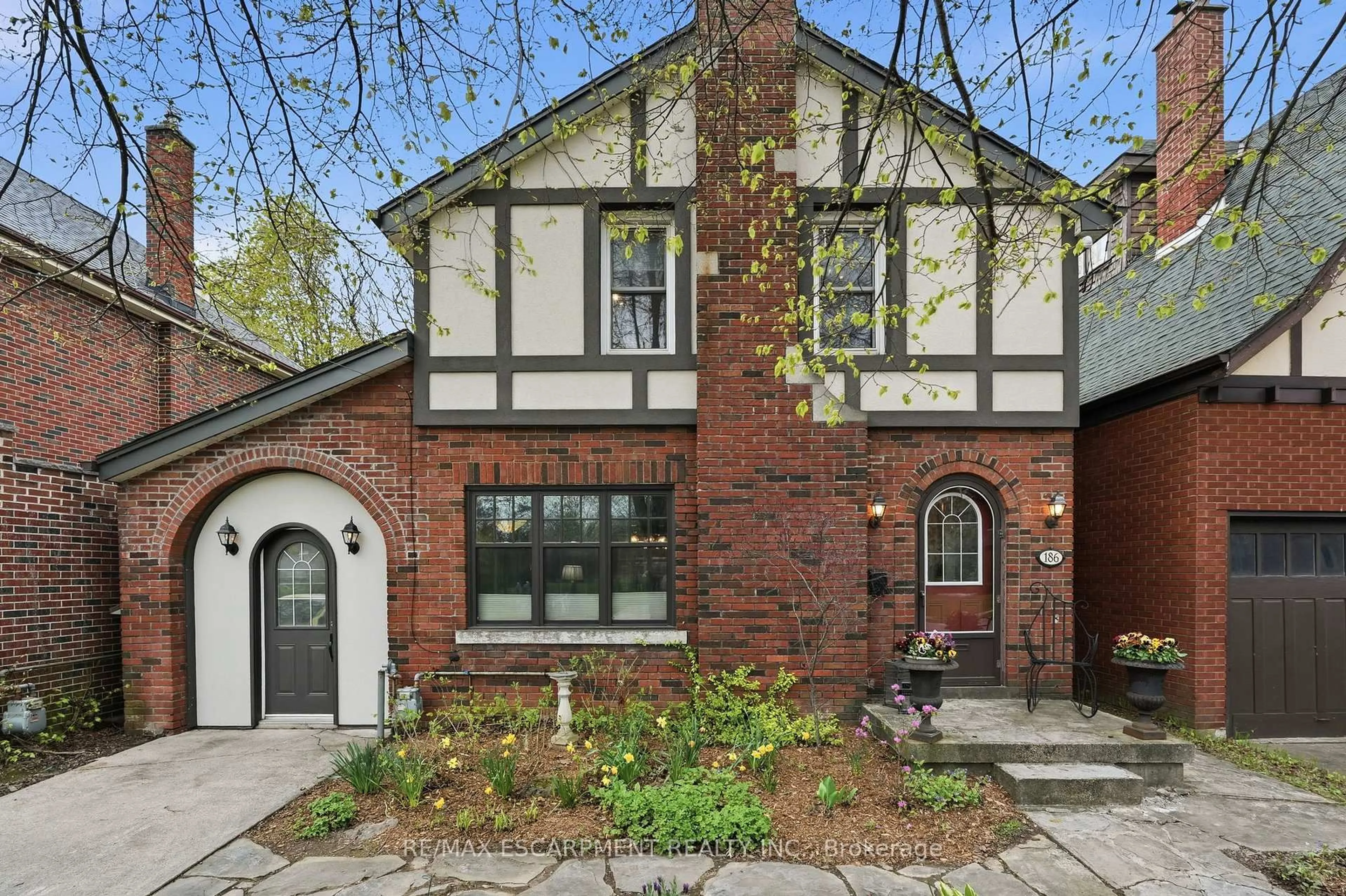 Home with brick exterior material, street for 186 Dromore Cres, Hamilton Ontario L8S 4B4