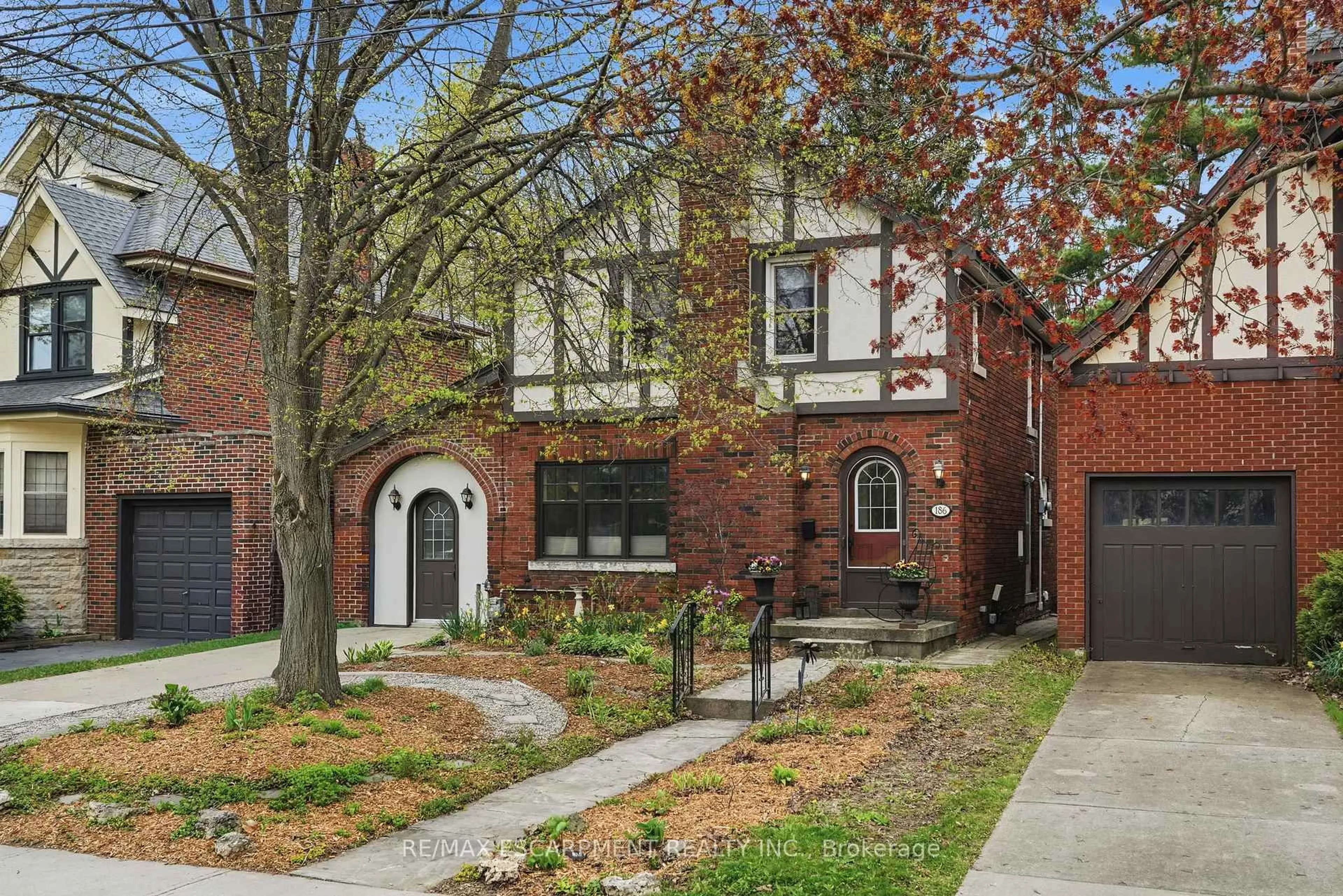 Home with brick exterior material, street for 186 Dromore Cres, Hamilton Ontario L8S 4B4