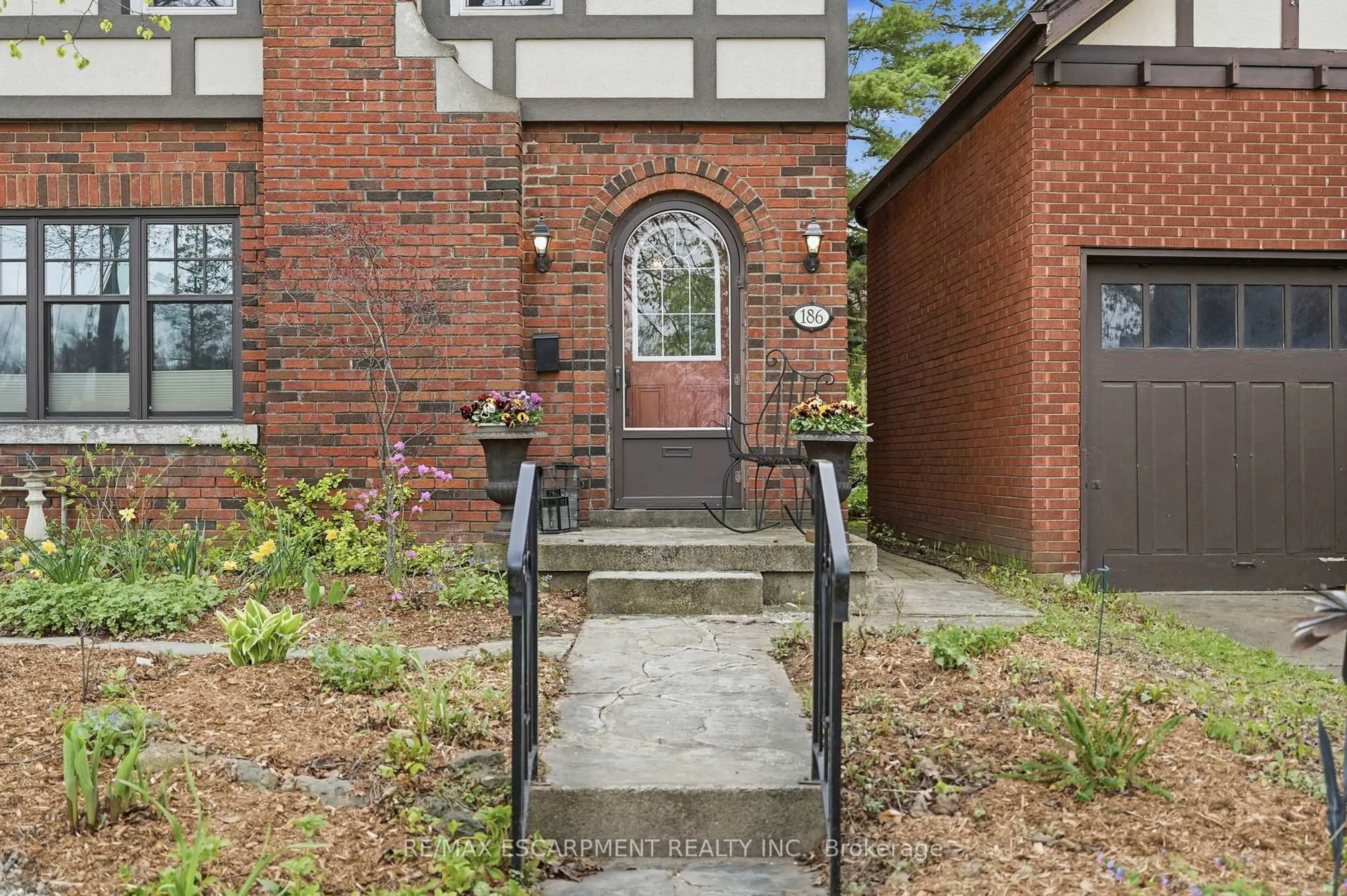 Unknown for 186 Dromore Cres, Hamilton Ontario L8S 4B4