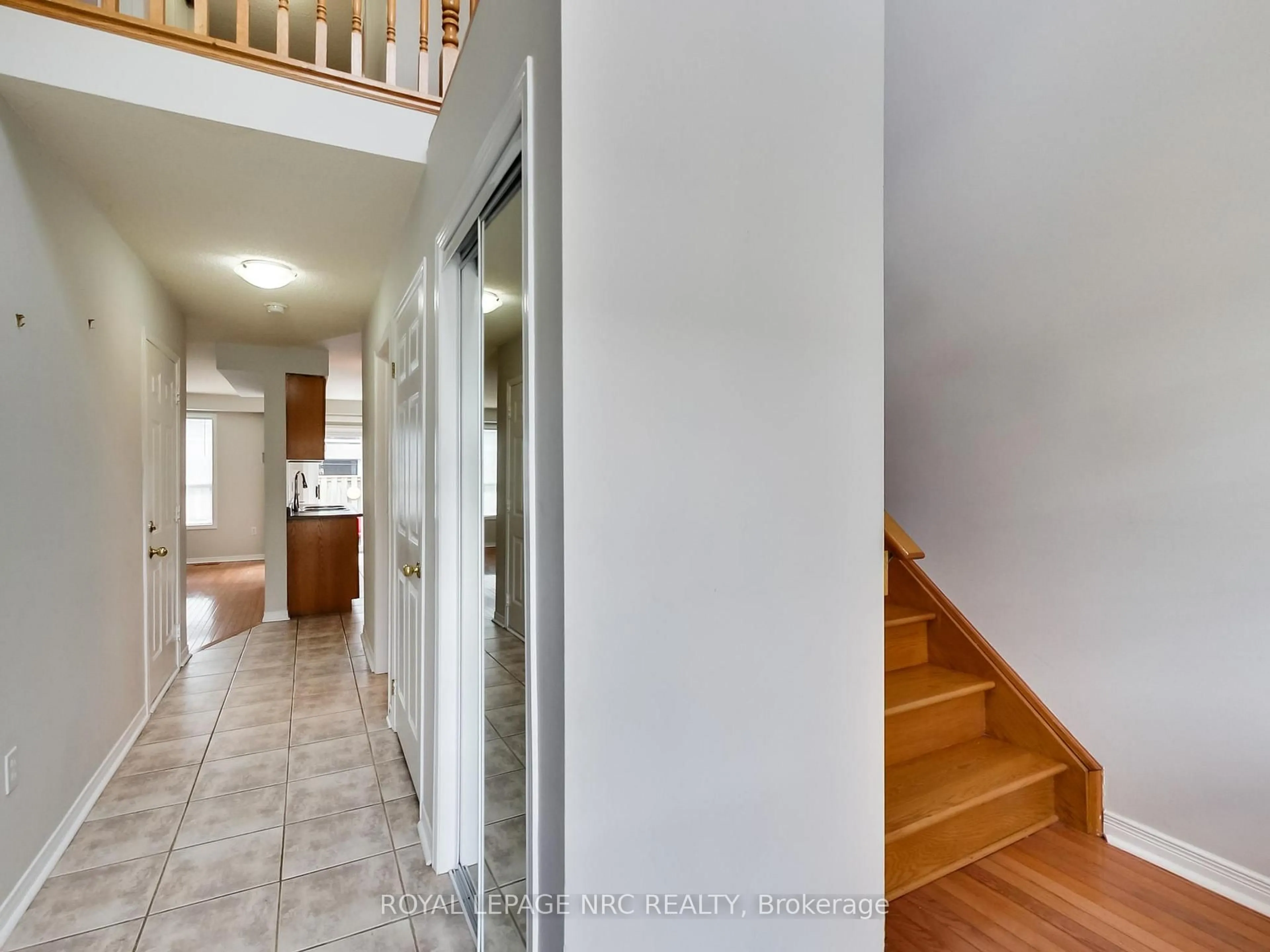 Indoor entryway for 104 Frances Ave #10, Hamilton Ontario L8E 5X3
