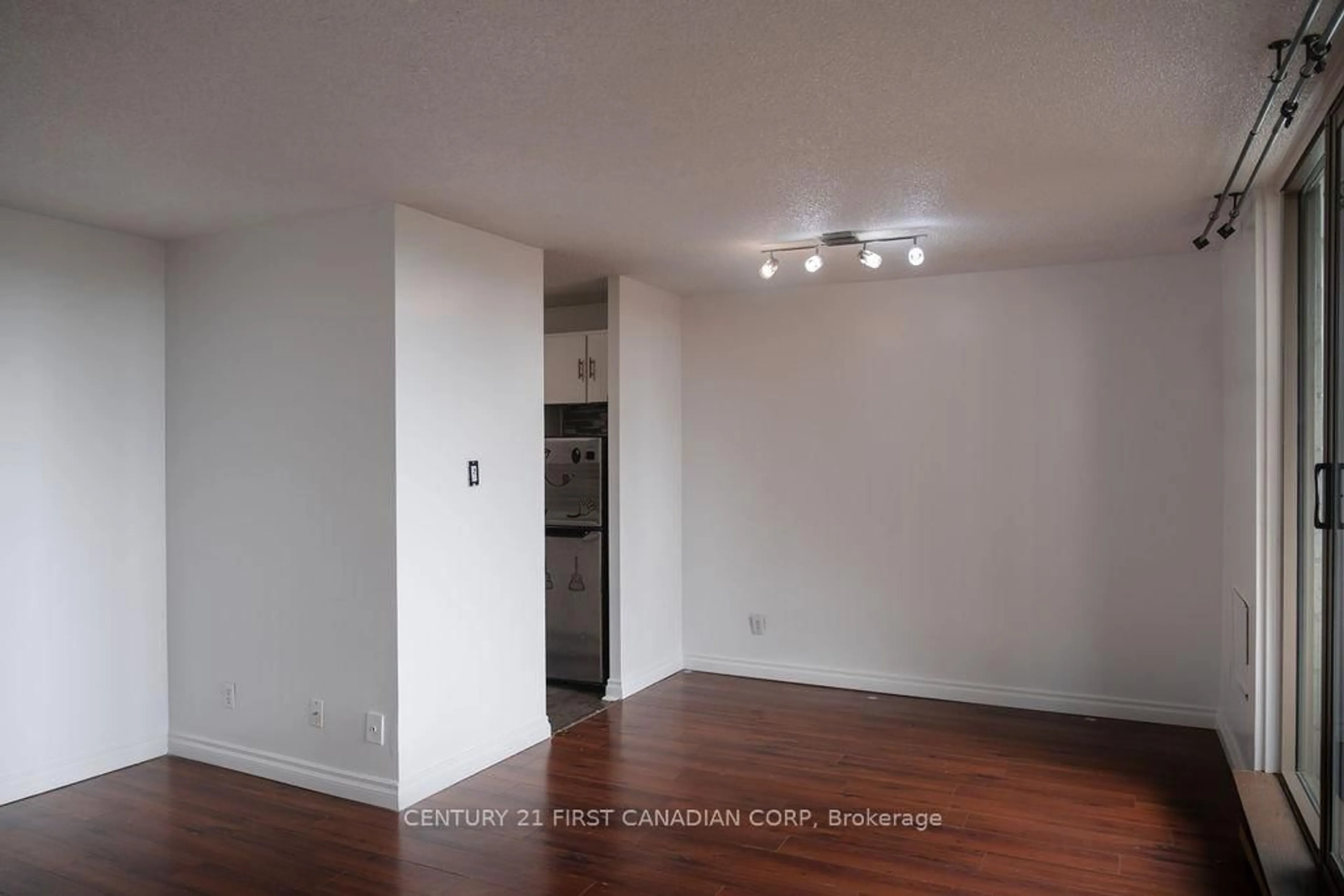 A pic of a room for 1103 Jalna Blvd #507, London South Ontario N6E 2W8