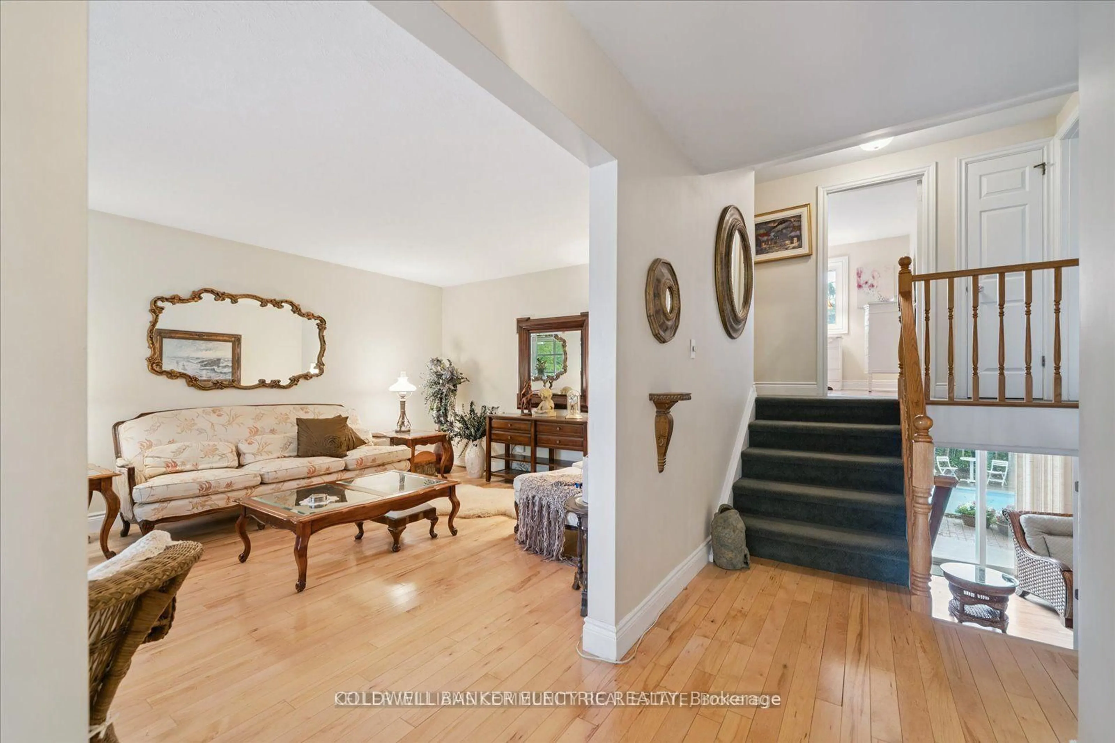 Indoor foyer for 11 Bayleaf Crt, Peterborough Ontario K9K 1A2