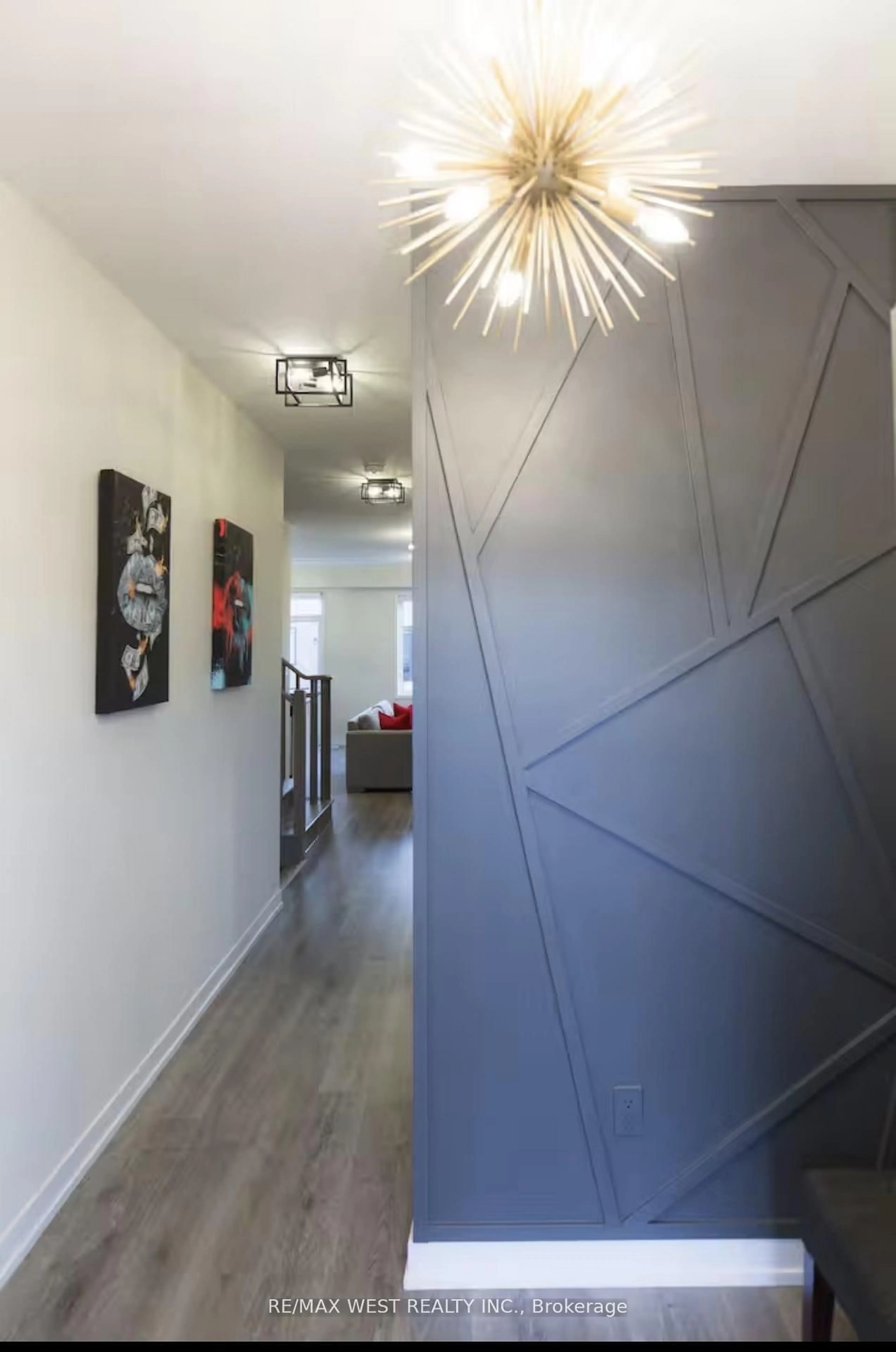 Indoor foyer for 7789 Kalar Rd #4, Niagara Falls Ontario L2H 3T8
