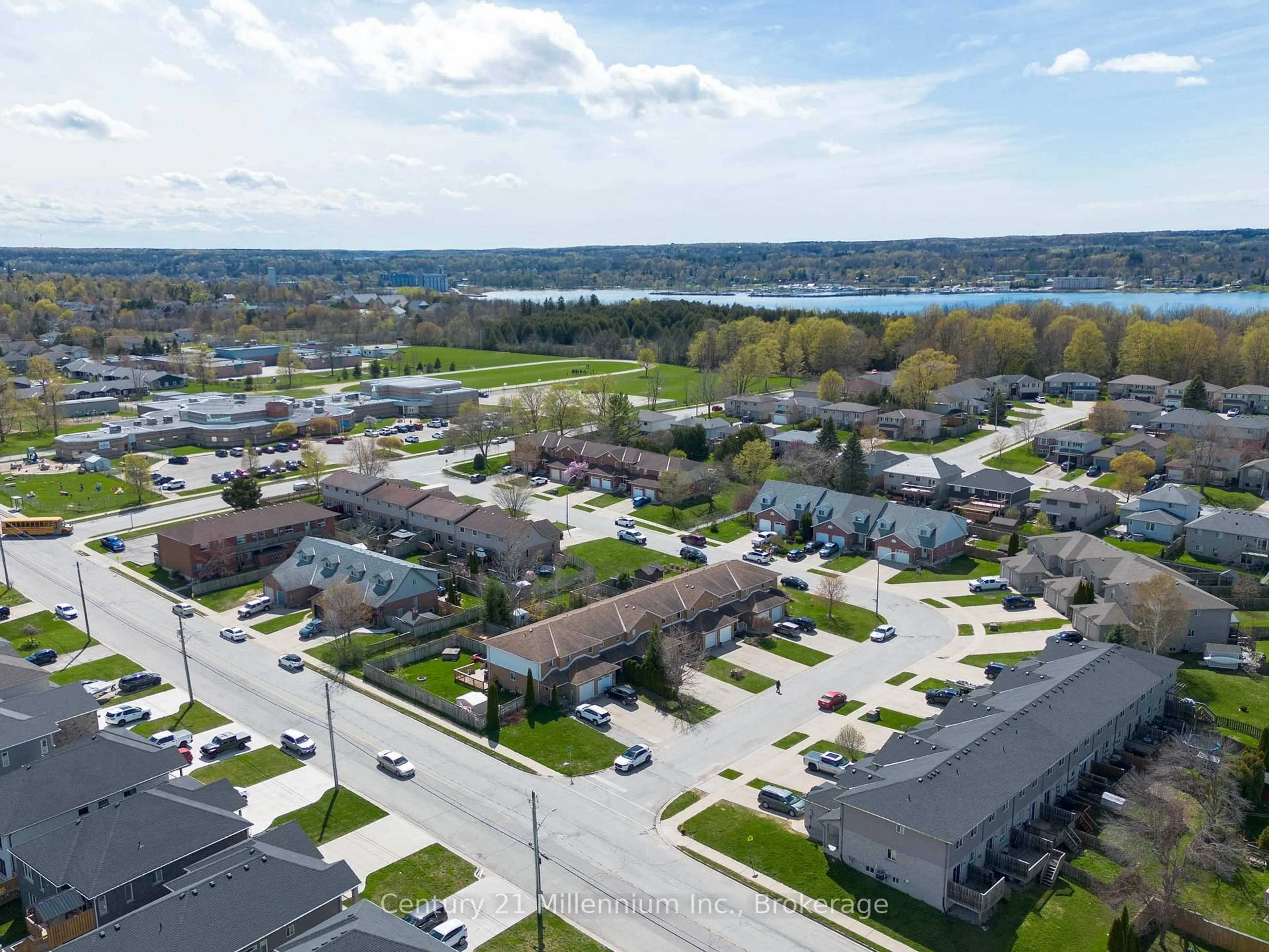 A pic from outside/outdoor area/front of a property/back of a property/a pic from drone, street for 865 25th A St, Owen Sound Ontario N4K 6W6