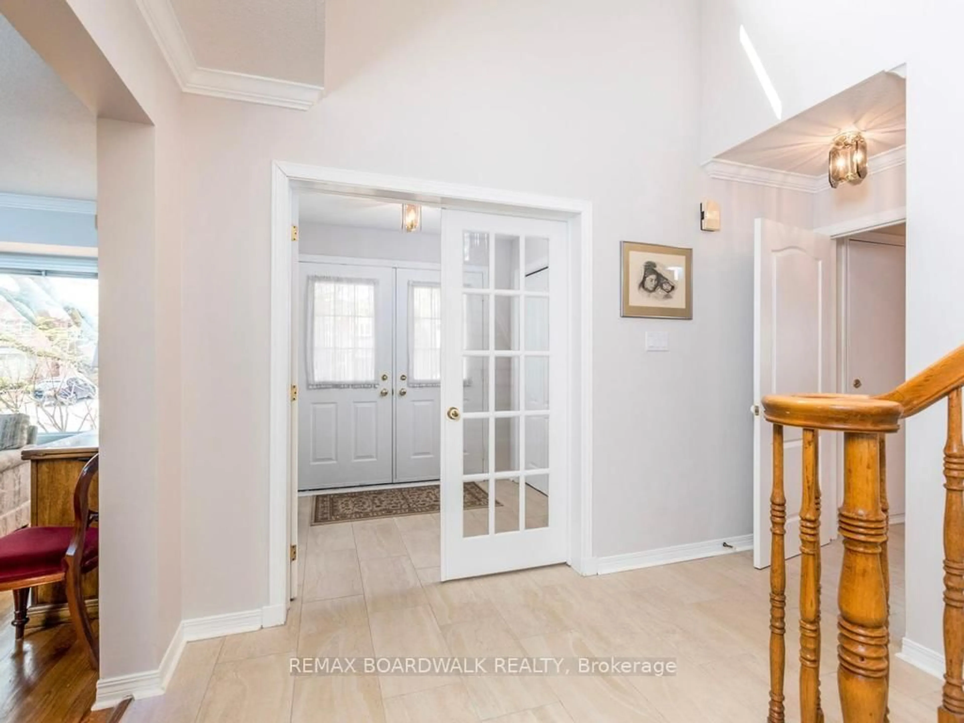 Indoor entryway for 42 Slade Cres, Ottawa Ontario K2K 2K9