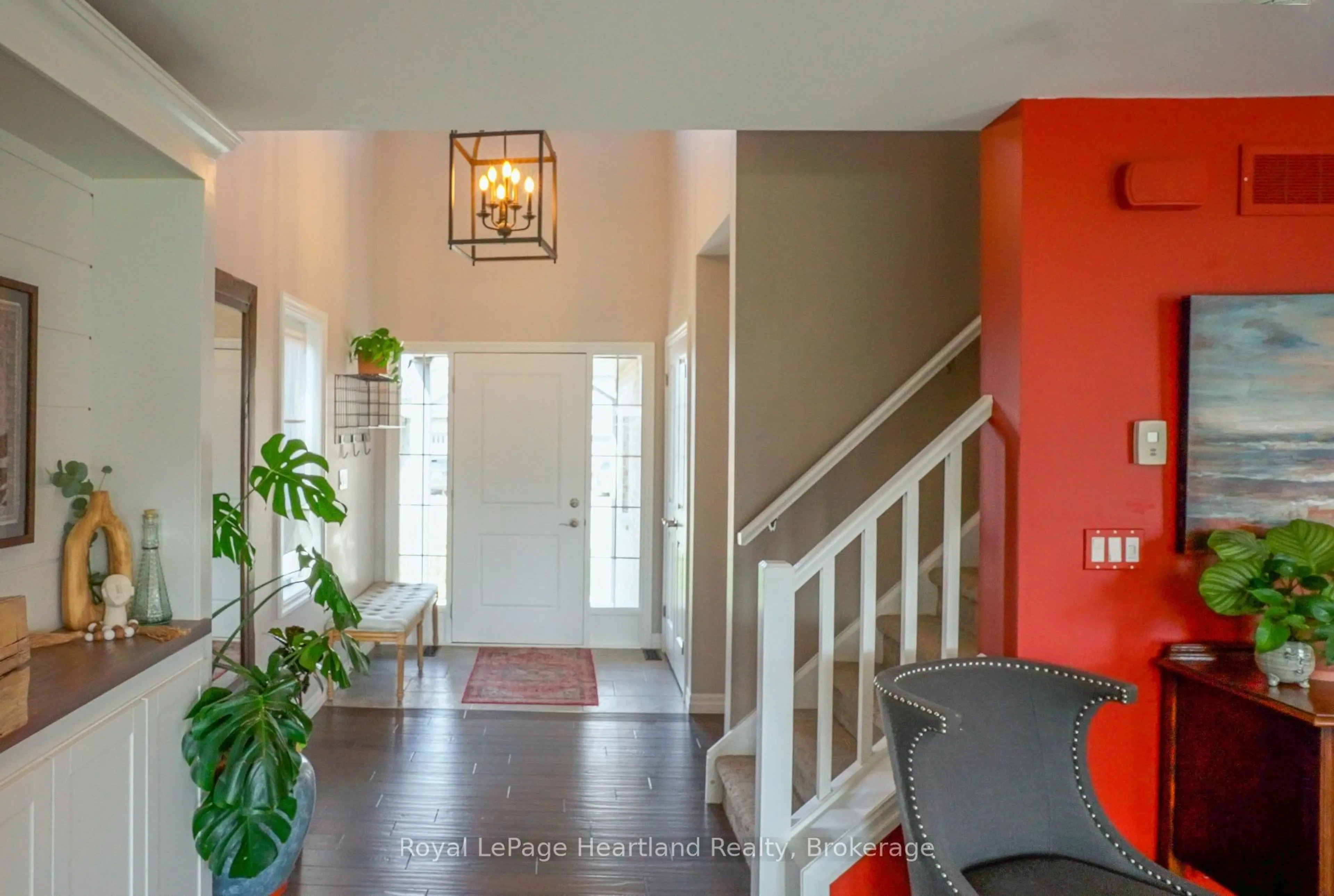 Indoor entryway for 231 Campanale Way, Lucan Biddulph Ontario N0M 2J0
