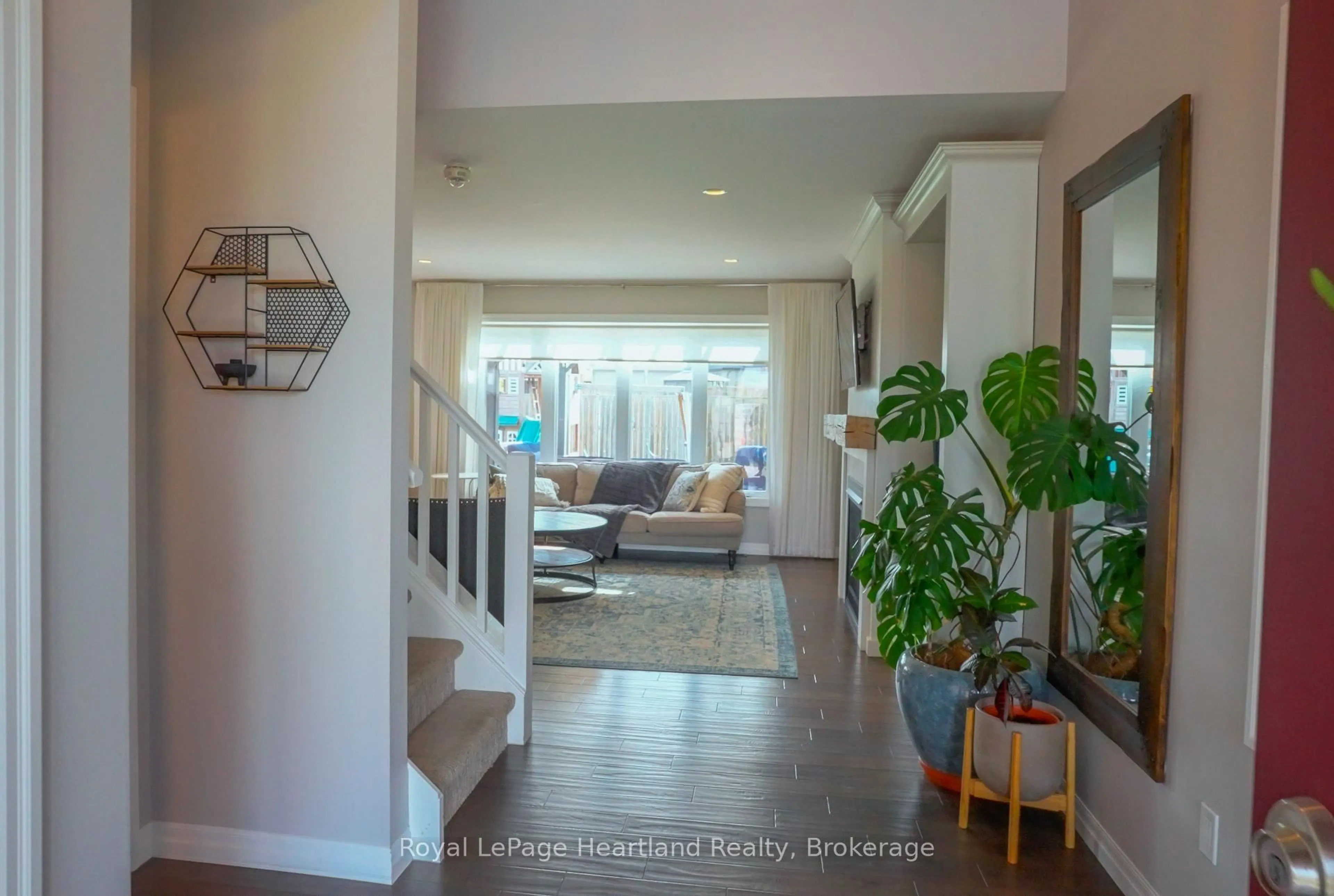 Indoor entryway for 231 Campanale Way, Lucan Biddulph Ontario N0M 2J0