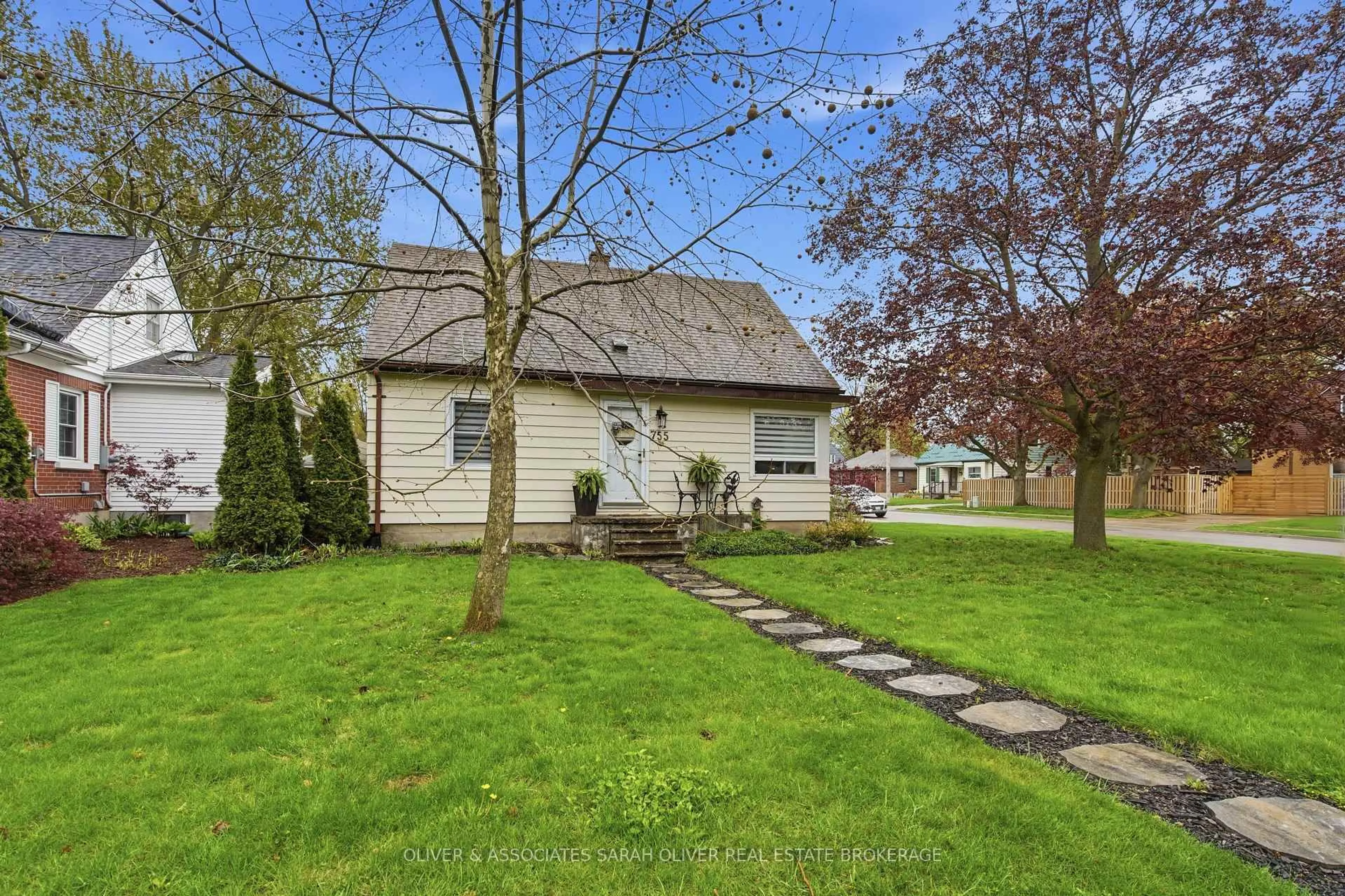 Unknown for 755 Victoria St, London East Ontario N5Y 4C8