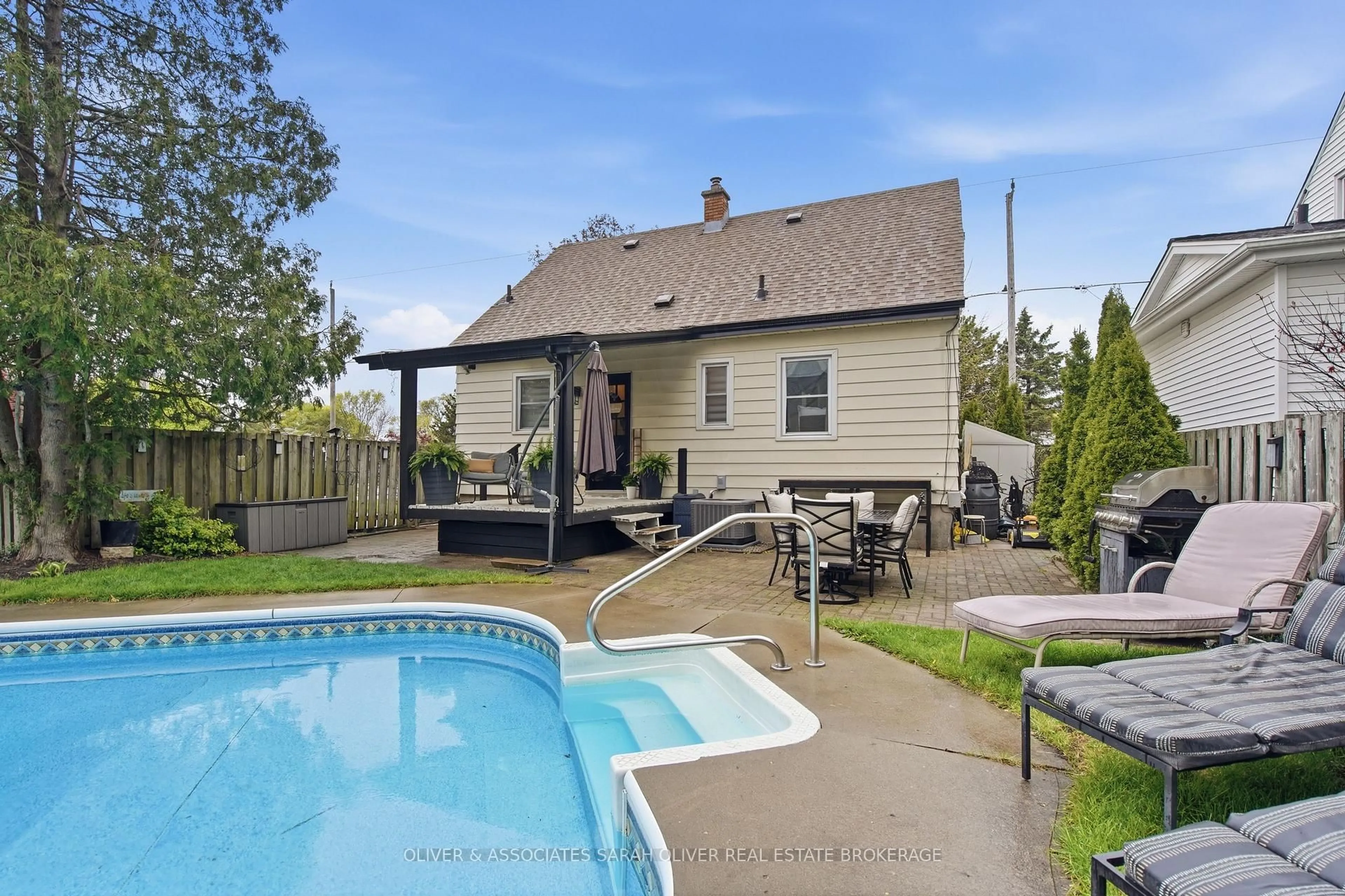 Unknown for 755 Victoria St, London East Ontario N5Y 4C8