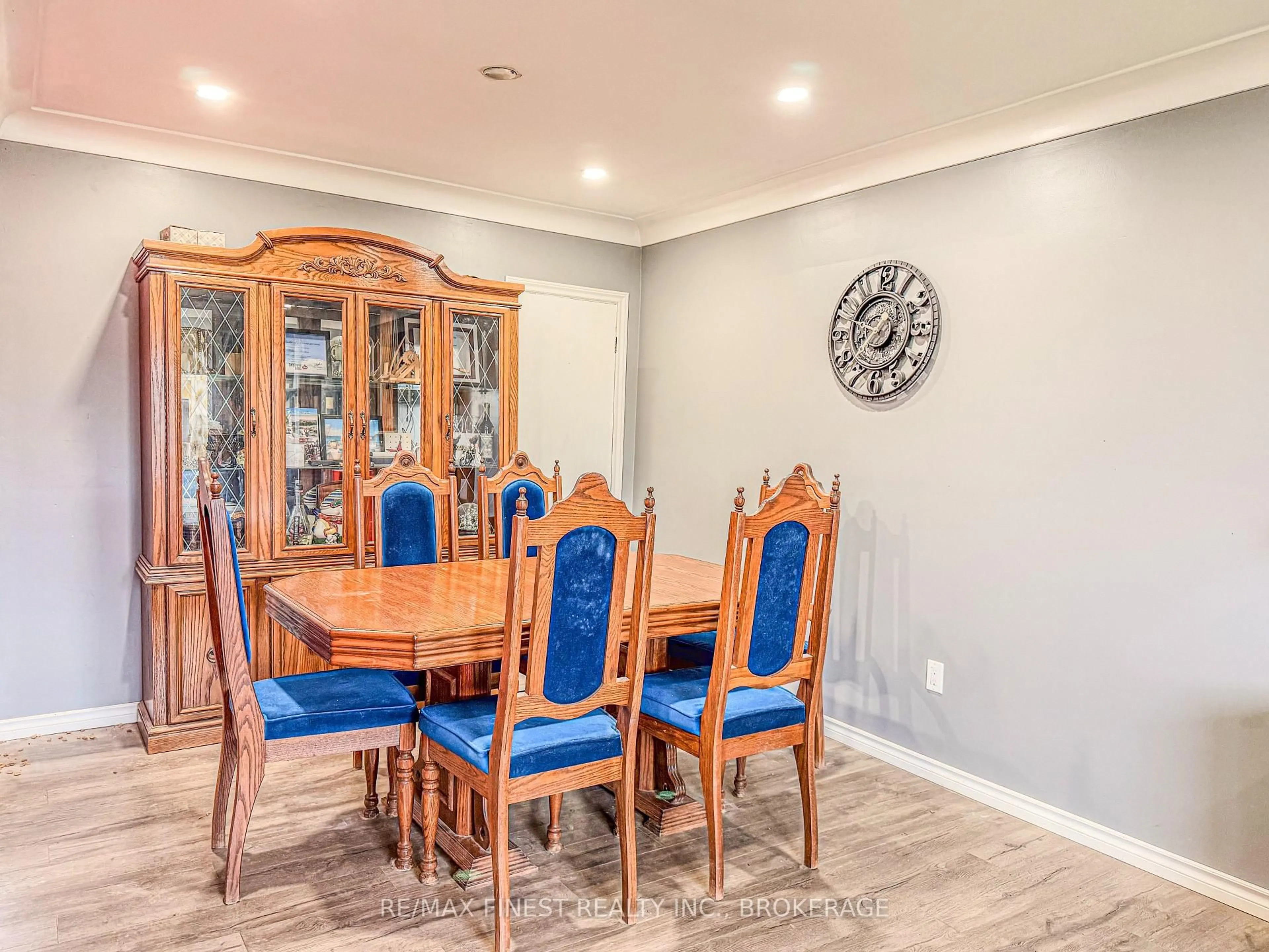 Dining room, wood/laminate floor for 59 Fairfield Blvd, Loyalist Ontario K7N 1L3