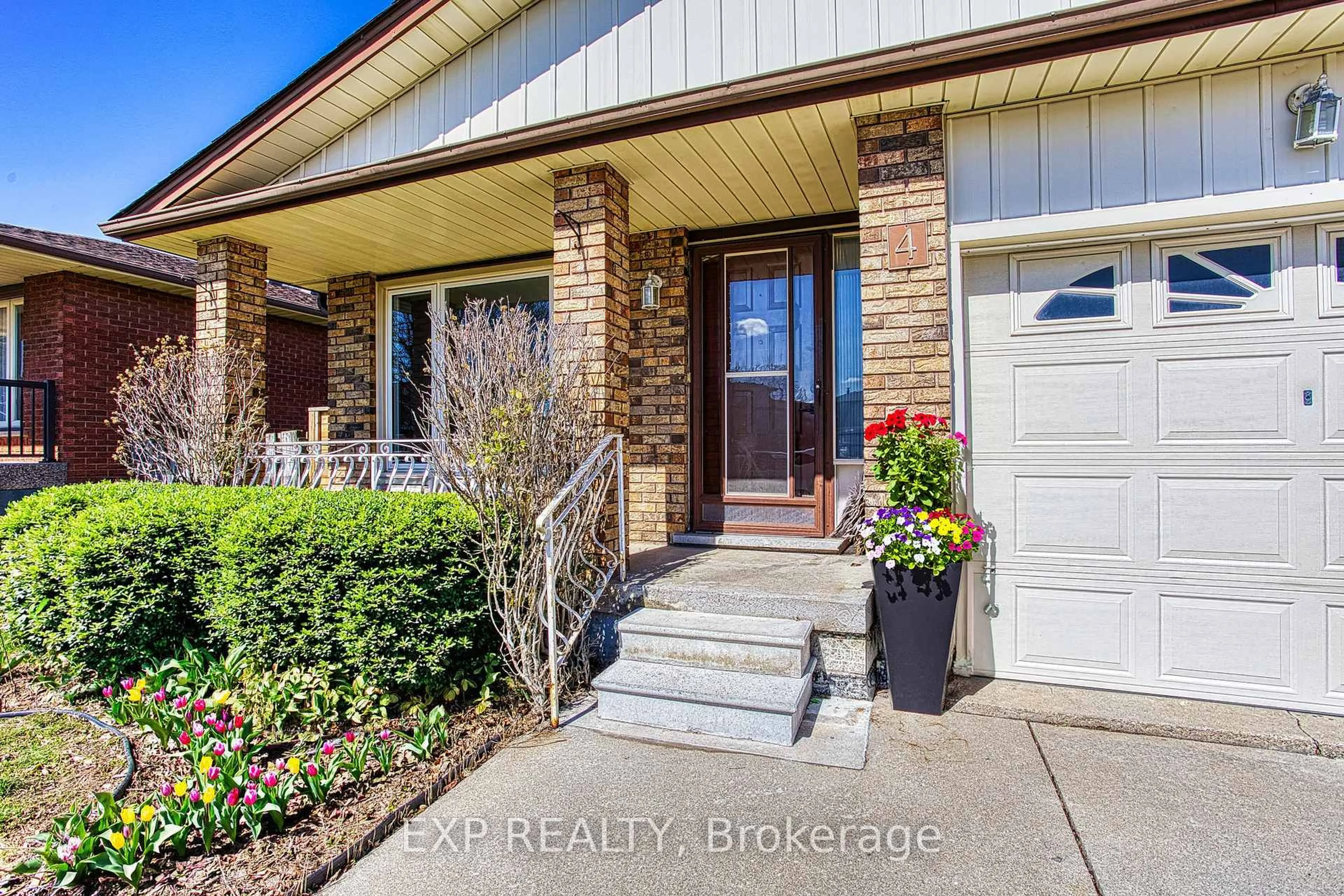 Home with brick exterior material, street for 4 Colgate Crt, Hamilton Ontario L9C 6Z6