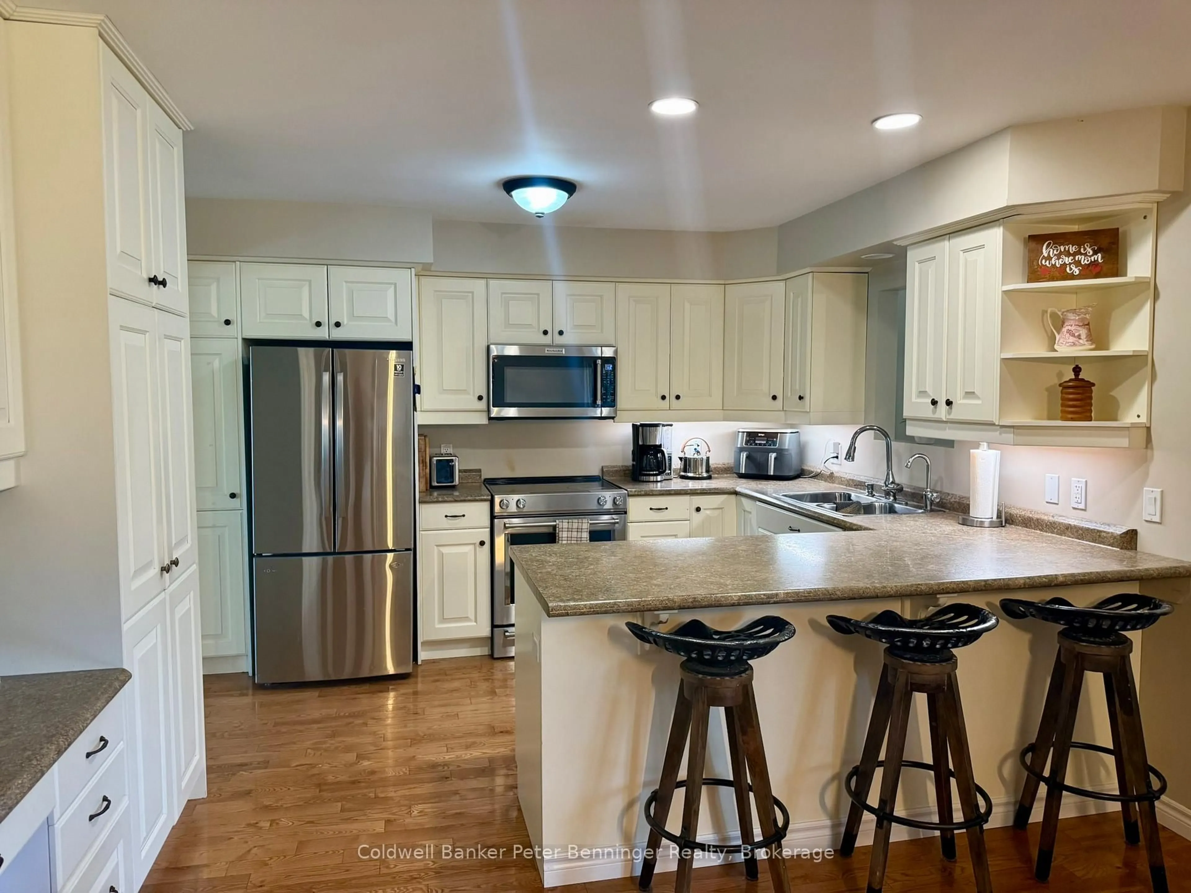 Open concept kitchen, unknown for 24 Mullen Dr, Brockton Ontario N0G 2V0