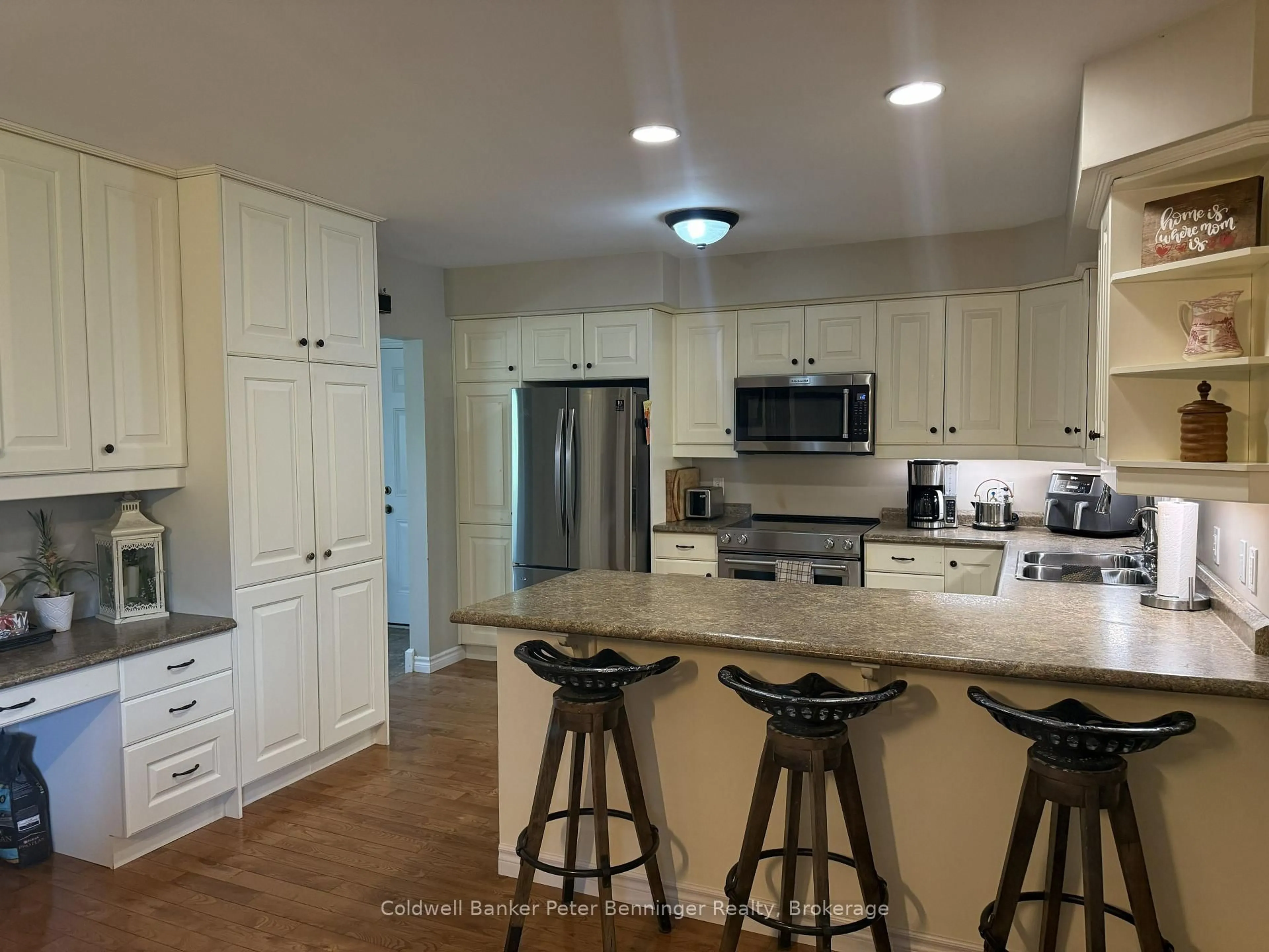 Open concept kitchen, ceramic/tile floor for 24 Mullen Dr, Brockton Ontario N0G 2V0