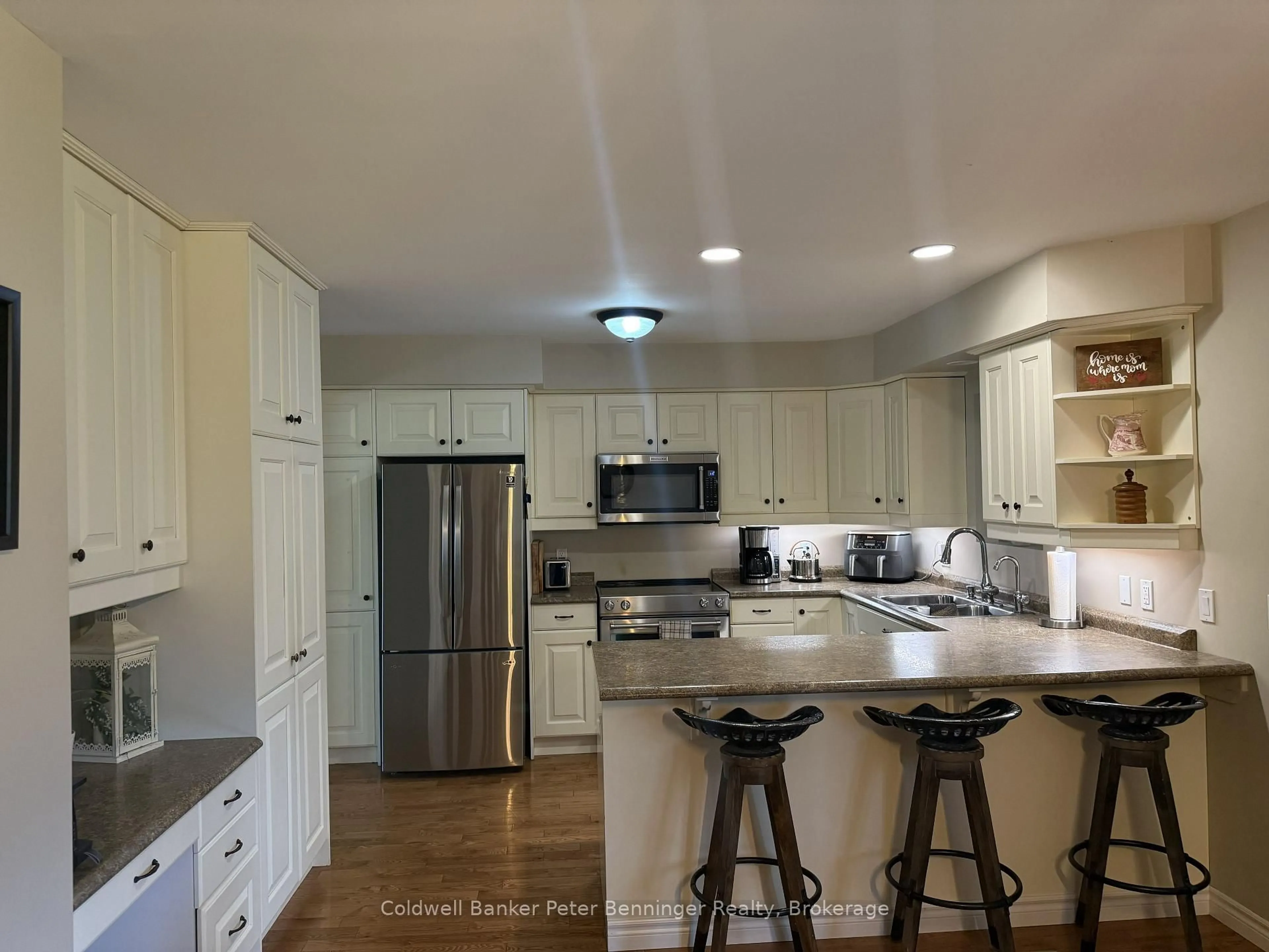 Open concept kitchen, unknown for 24 Mullen Dr, Brockton Ontario N0G 2V0