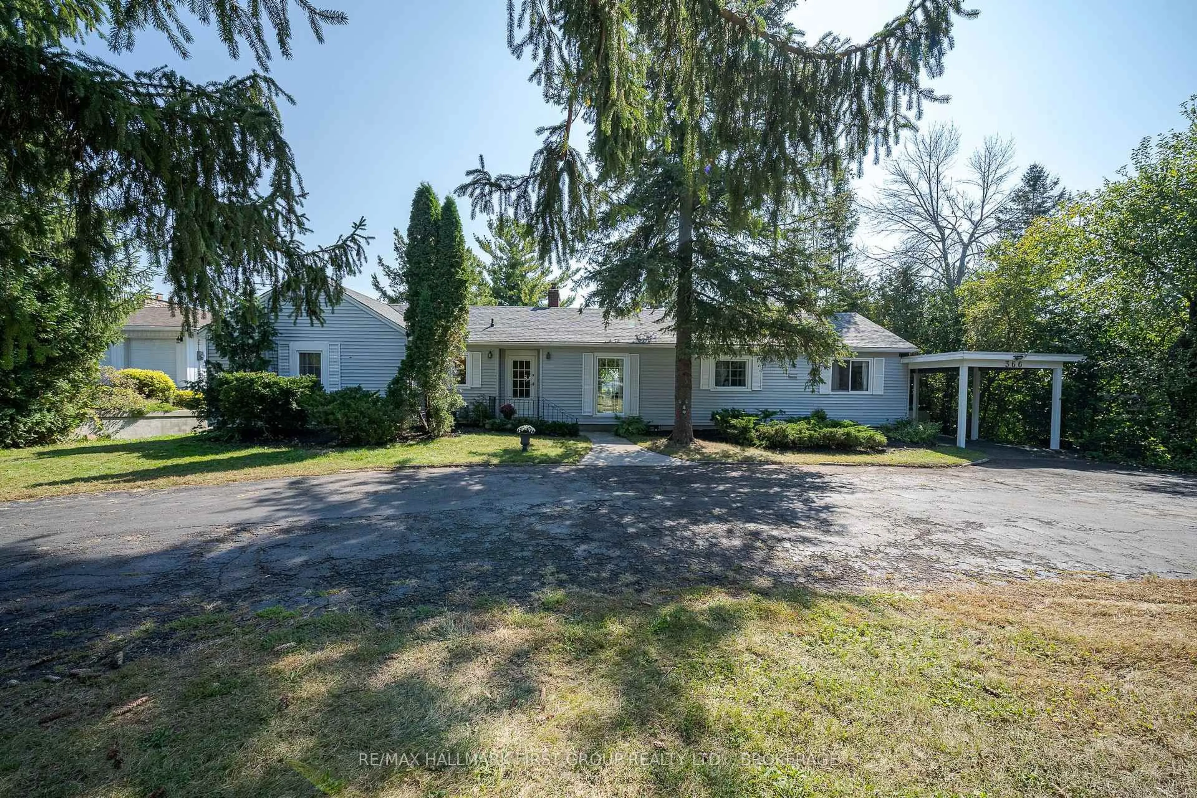 A pic from outside/outdoor area/front of a property/back of a property/a pic from drone, street for 366 Dundas St, Greater Napanee Ontario K7R 2B6
