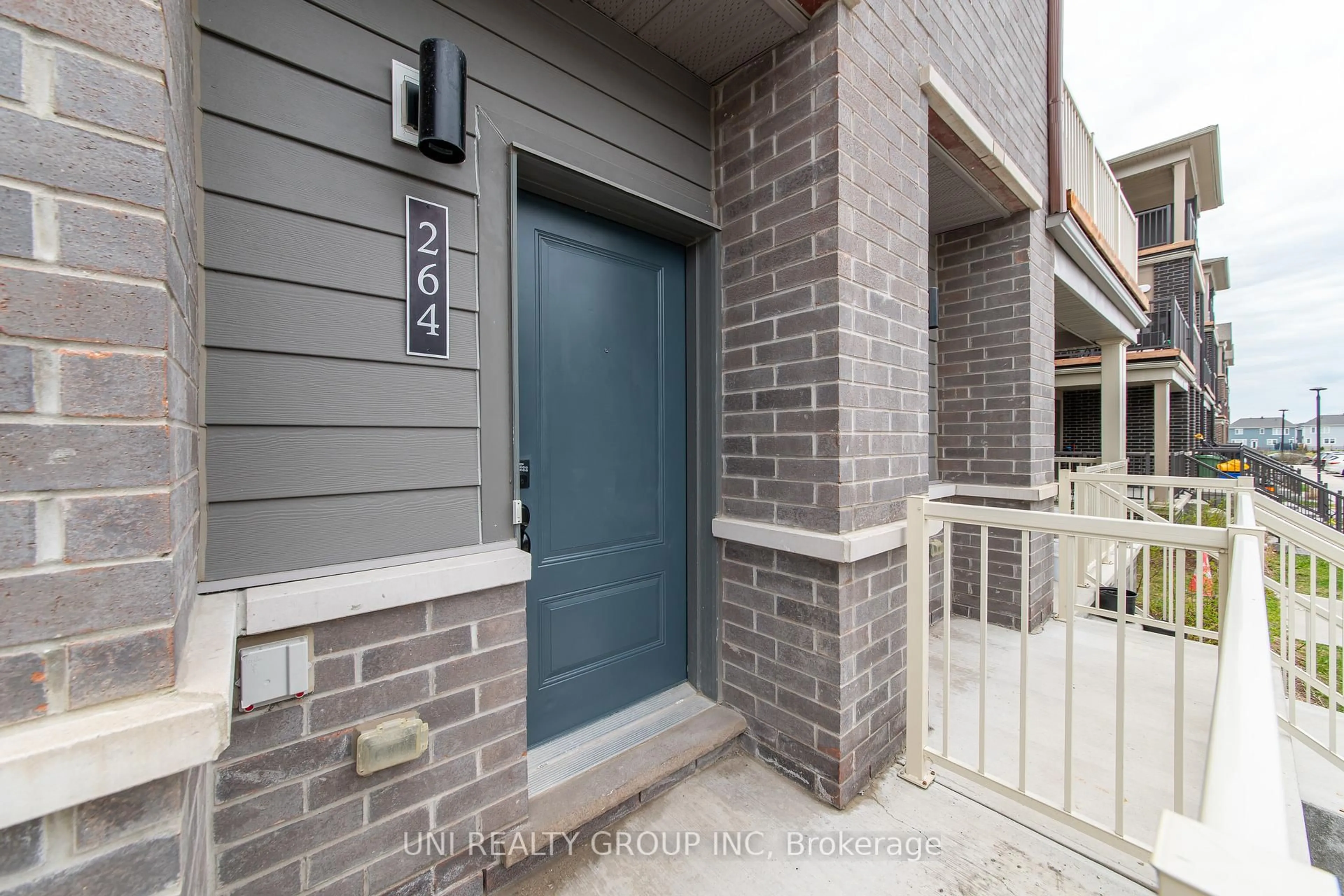 Indoor entryway for 264 ANYOLITE Private, Ottawa Ontario K2J 7J3