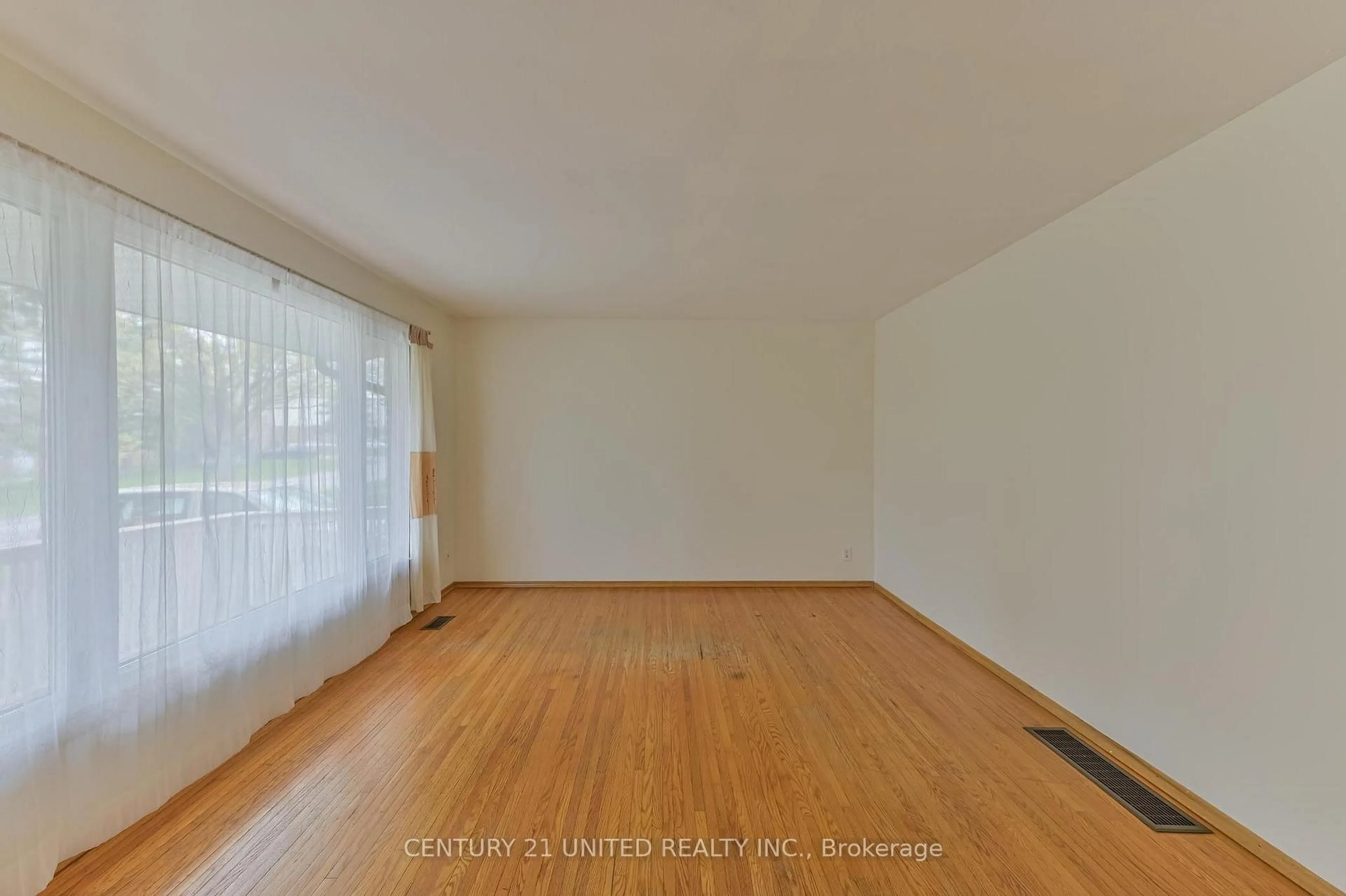 A pic of a room for 261 Maxwell Ave, Peterborough Ontario K9J 1B4