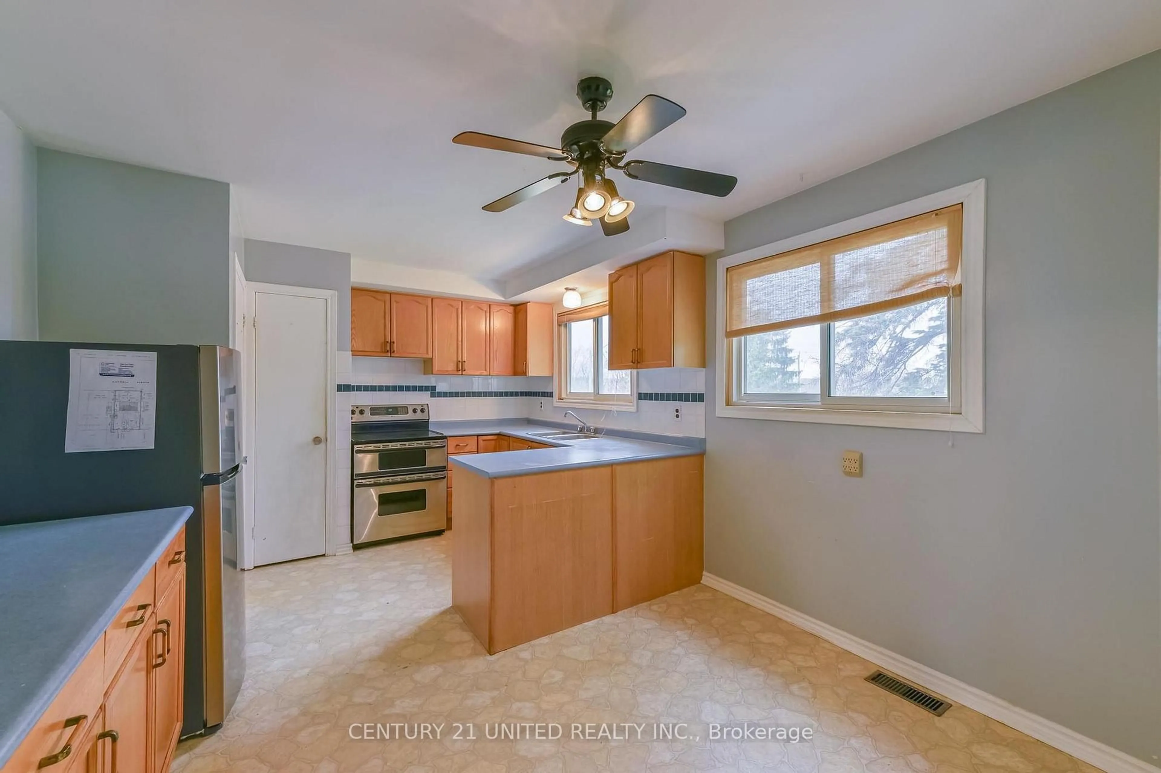 Standard kitchen, ceramic/tile floor for 261 Maxwell Ave, Peterborough Ontario K9J 1B4