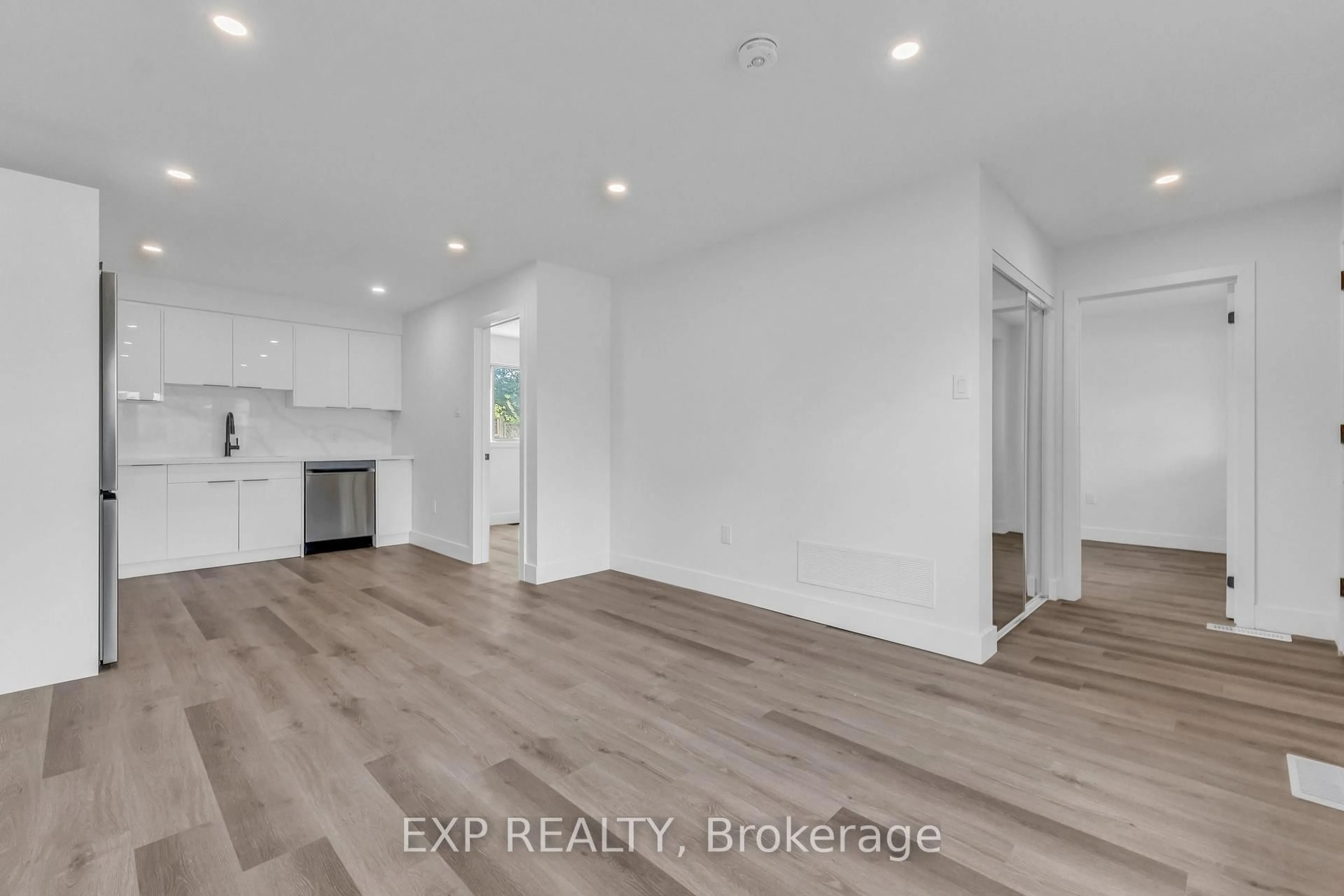 A pic of a room for 113 Green Rd, Hamilton Ontario L8G 3W9